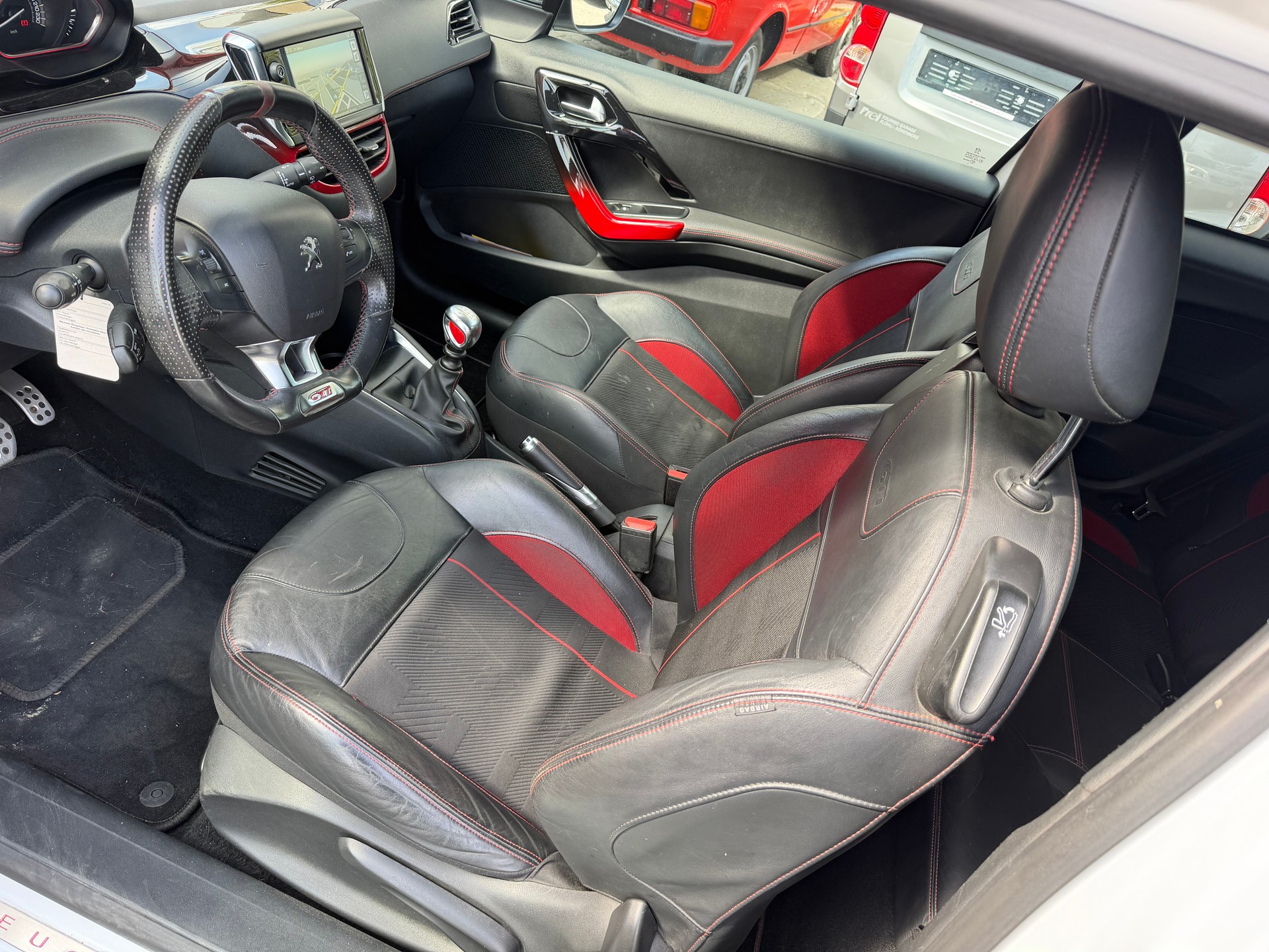 PEUGEOT 208 1.6 Turbo GTi-image-6