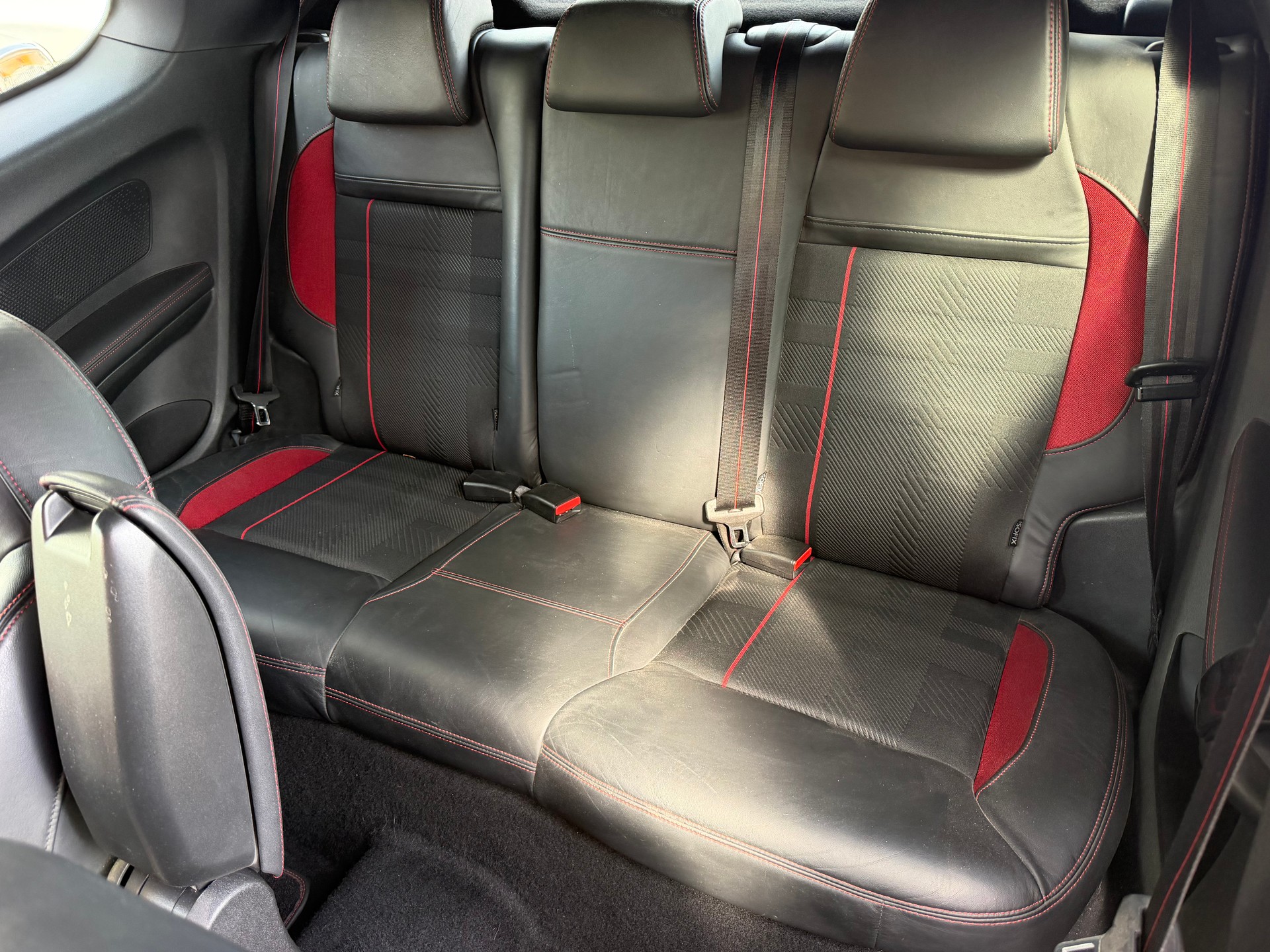 PEUGEOT 208 1.6 Turbo GTi-image-8