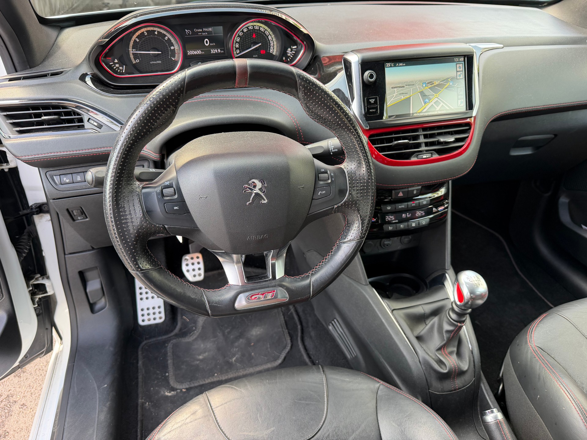 PEUGEOT 208 1.6 Turbo GTi-image-7