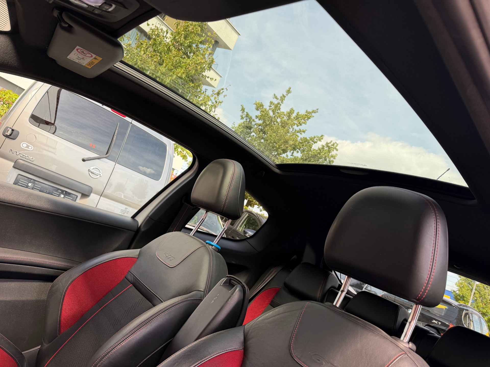 PEUGEOT 208 1.6 Turbo GTi-image-9