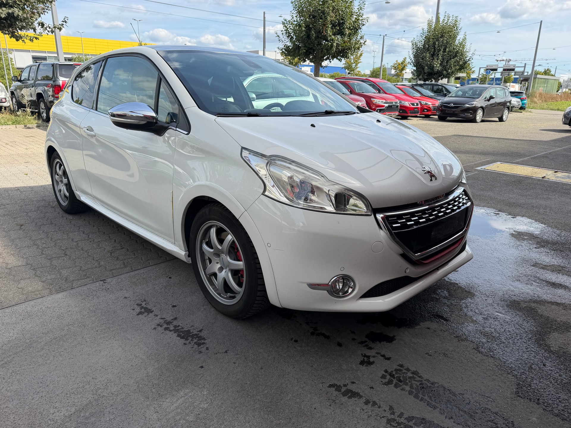 PEUGEOT 208 1.6 Turbo GTi-image-1