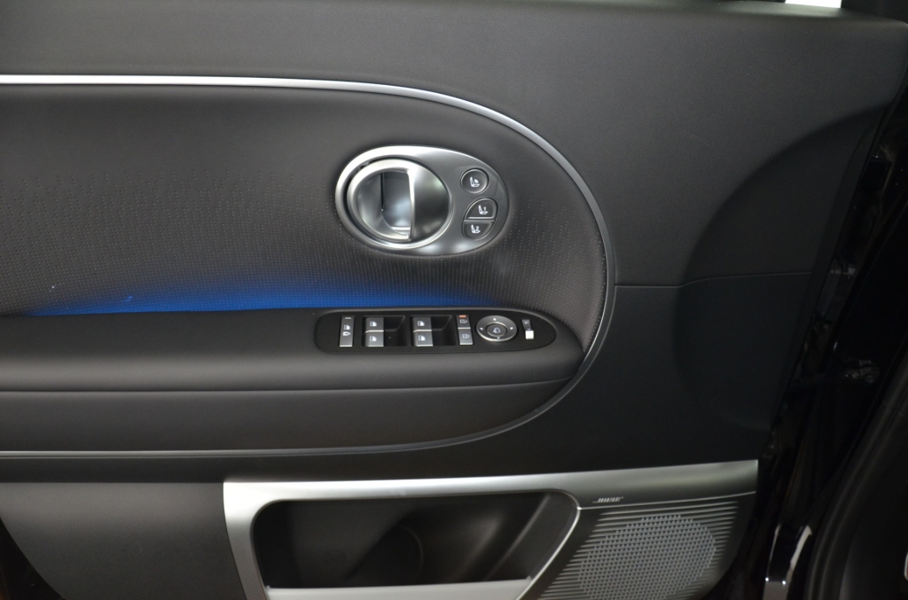 HYUNDAI Ioniq 9 110kWh Calligraphy 4WD-image-24