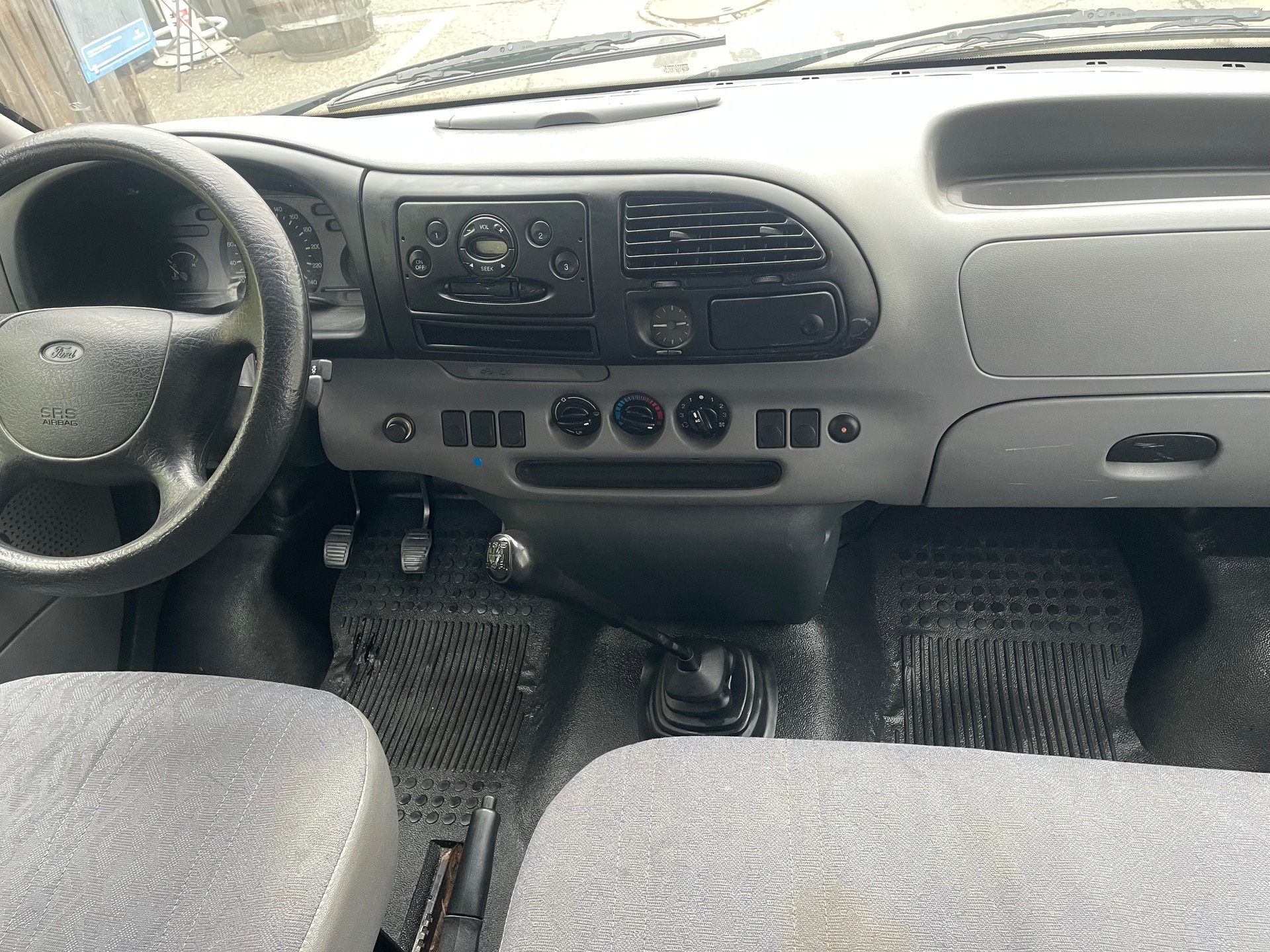 FORD Transit-image-10