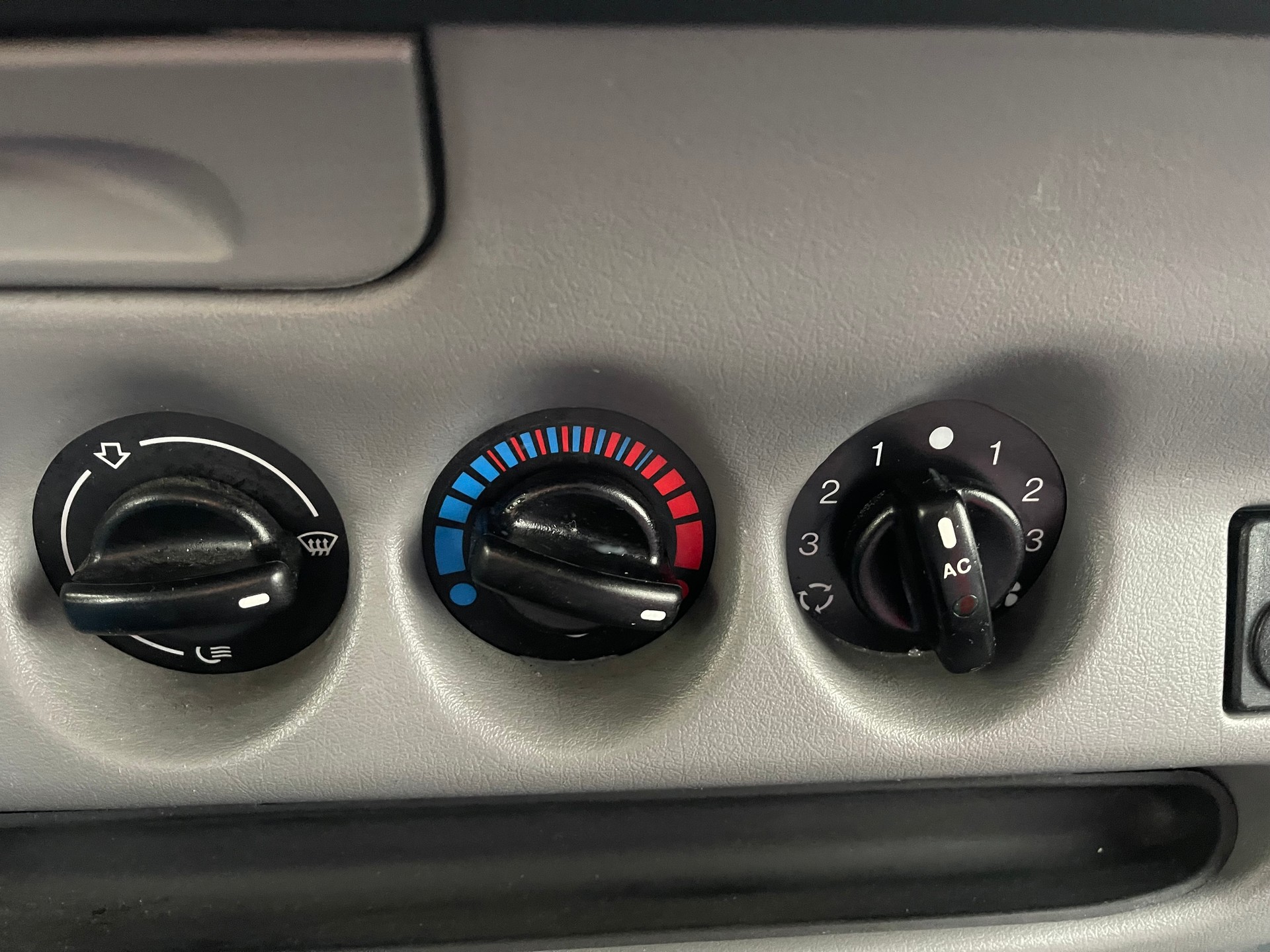 FORD Transit-image-12