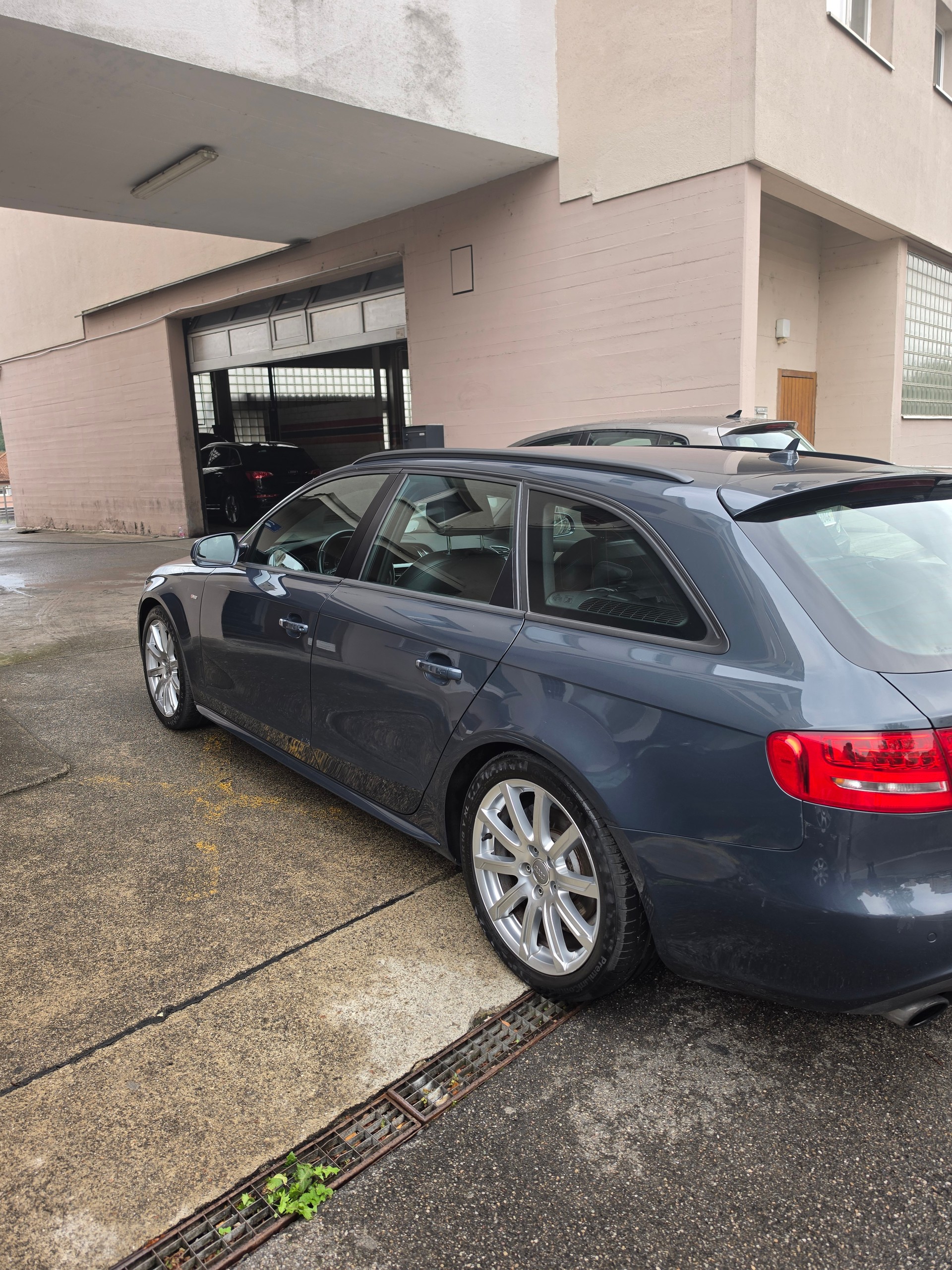 AUDI A4 Avant 2.0 TFSI quattro S-tronic-image-14