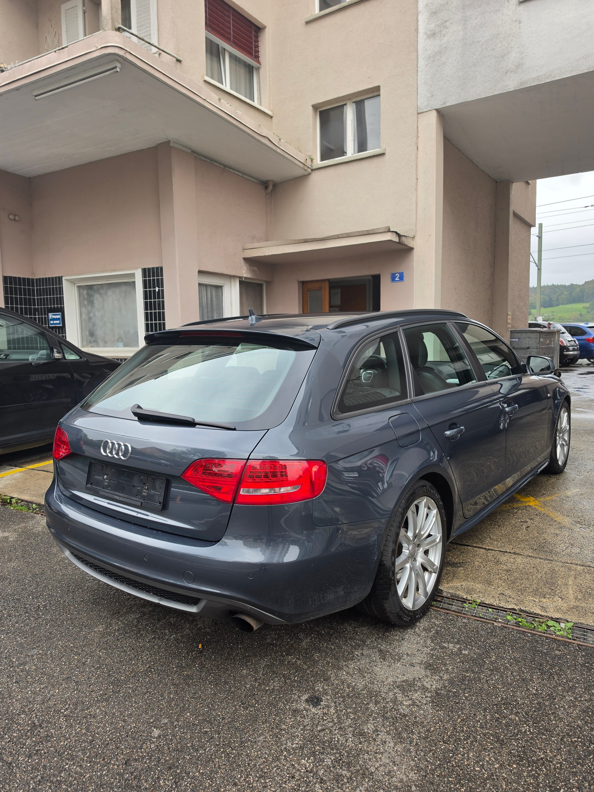 AUDI A4 Avant 2.0 TFSI quattro S-tronic-image-13