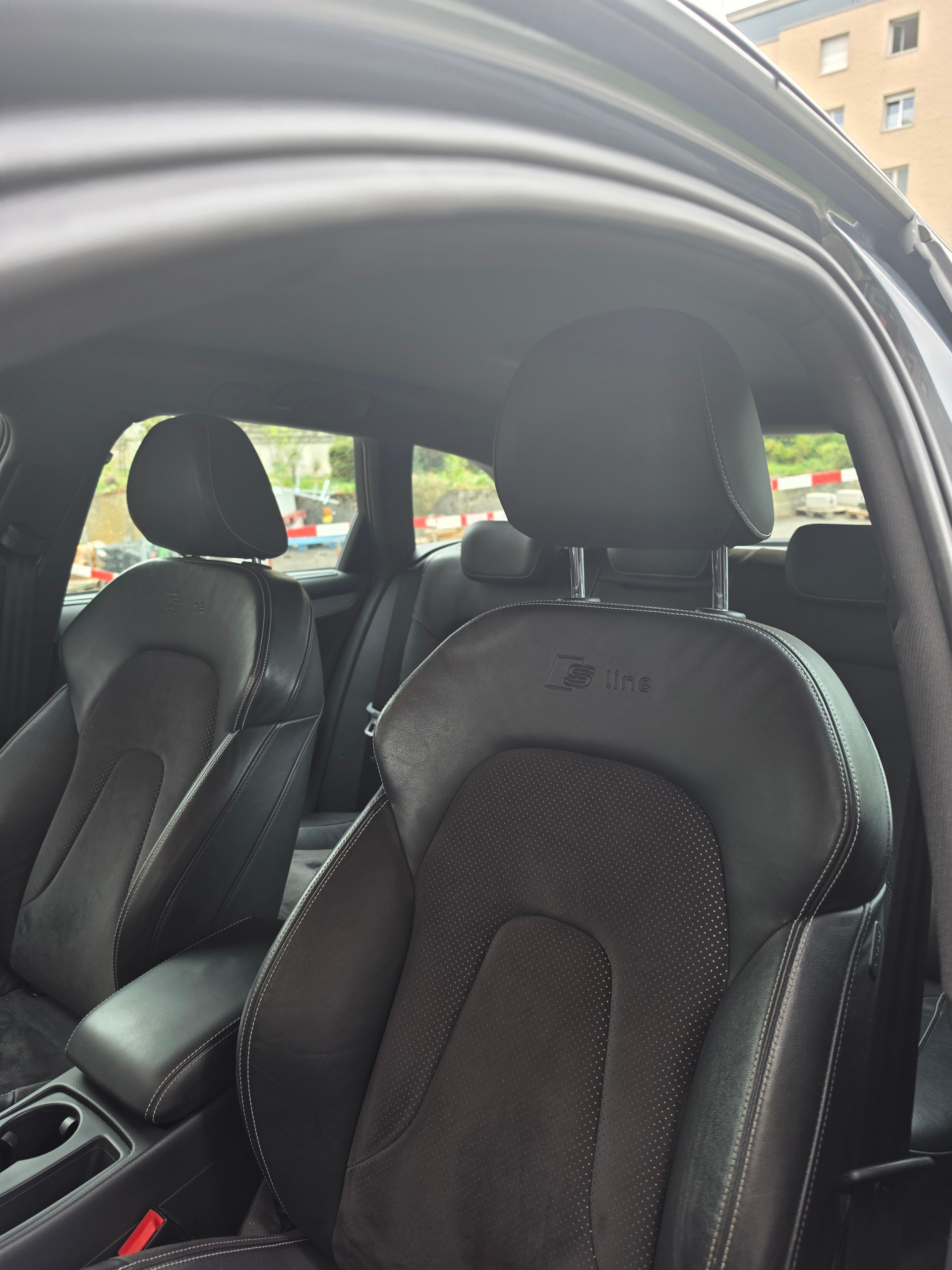 AUDI A4 Avant 2.0 TFSI quattro S-tronic-image-9