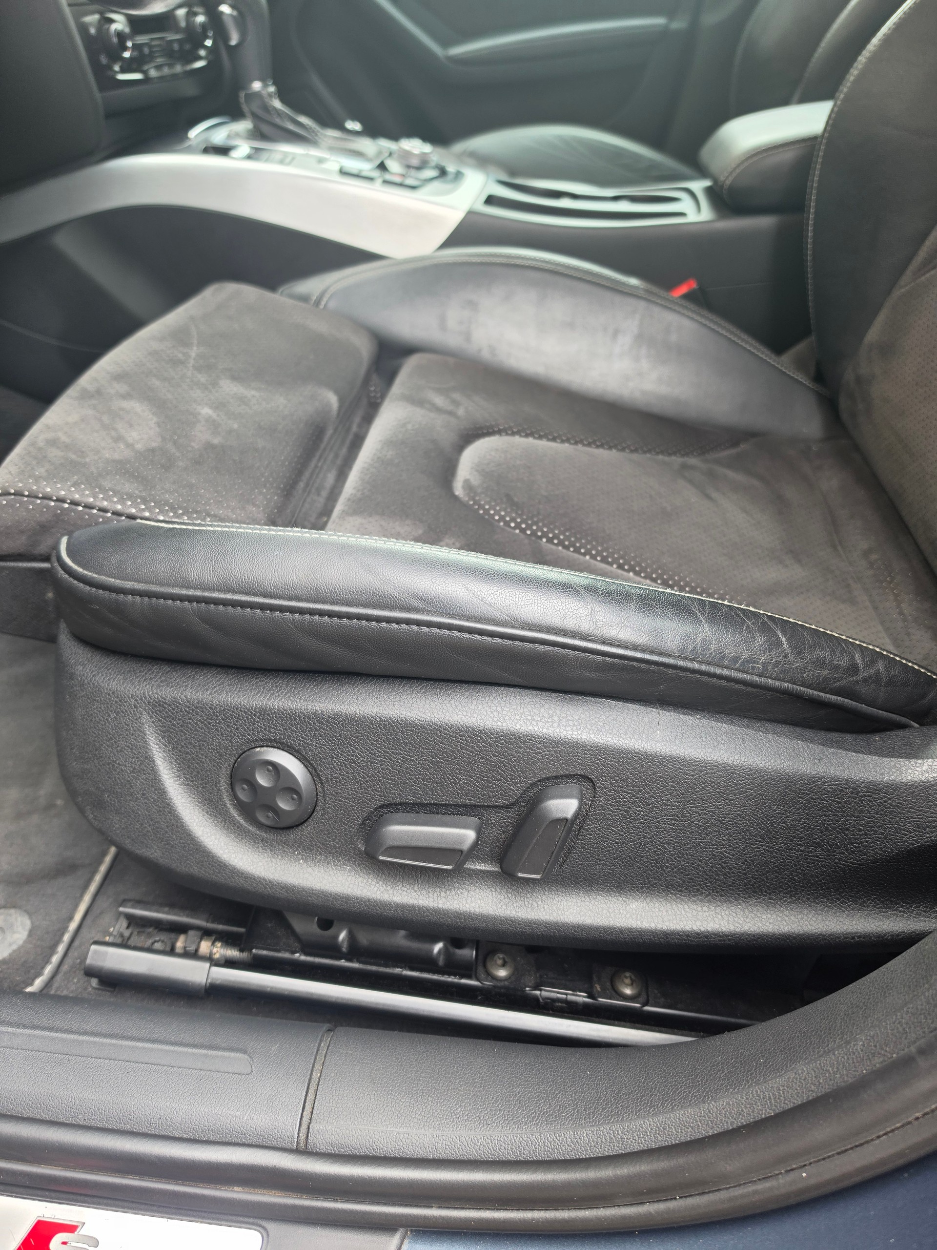 AUDI A4 Avant 2.0 TFSI quattro S-tronic-image-8