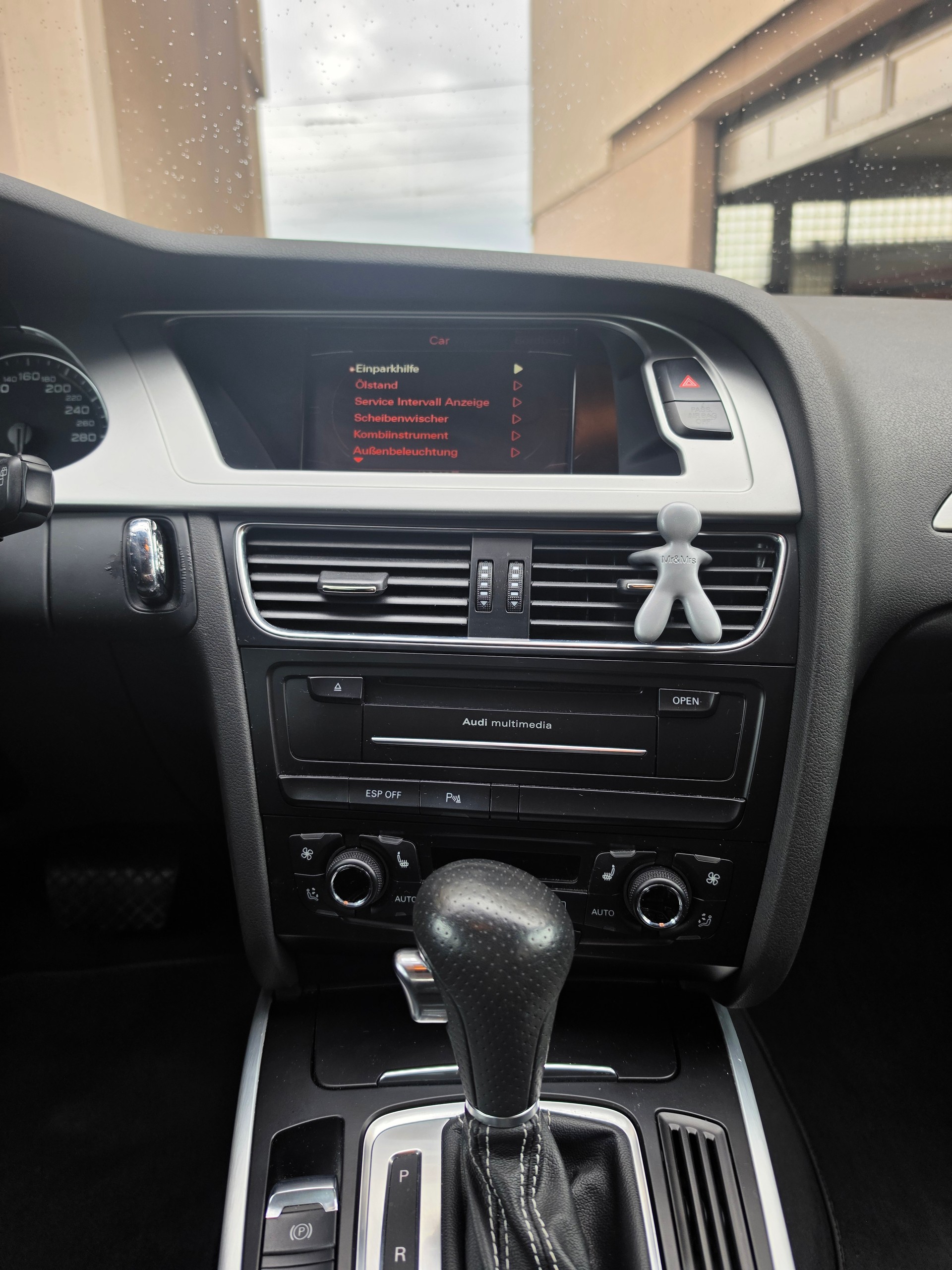 AUDI A4 Avant 2.0 TFSI quattro S-tronic-image-11
