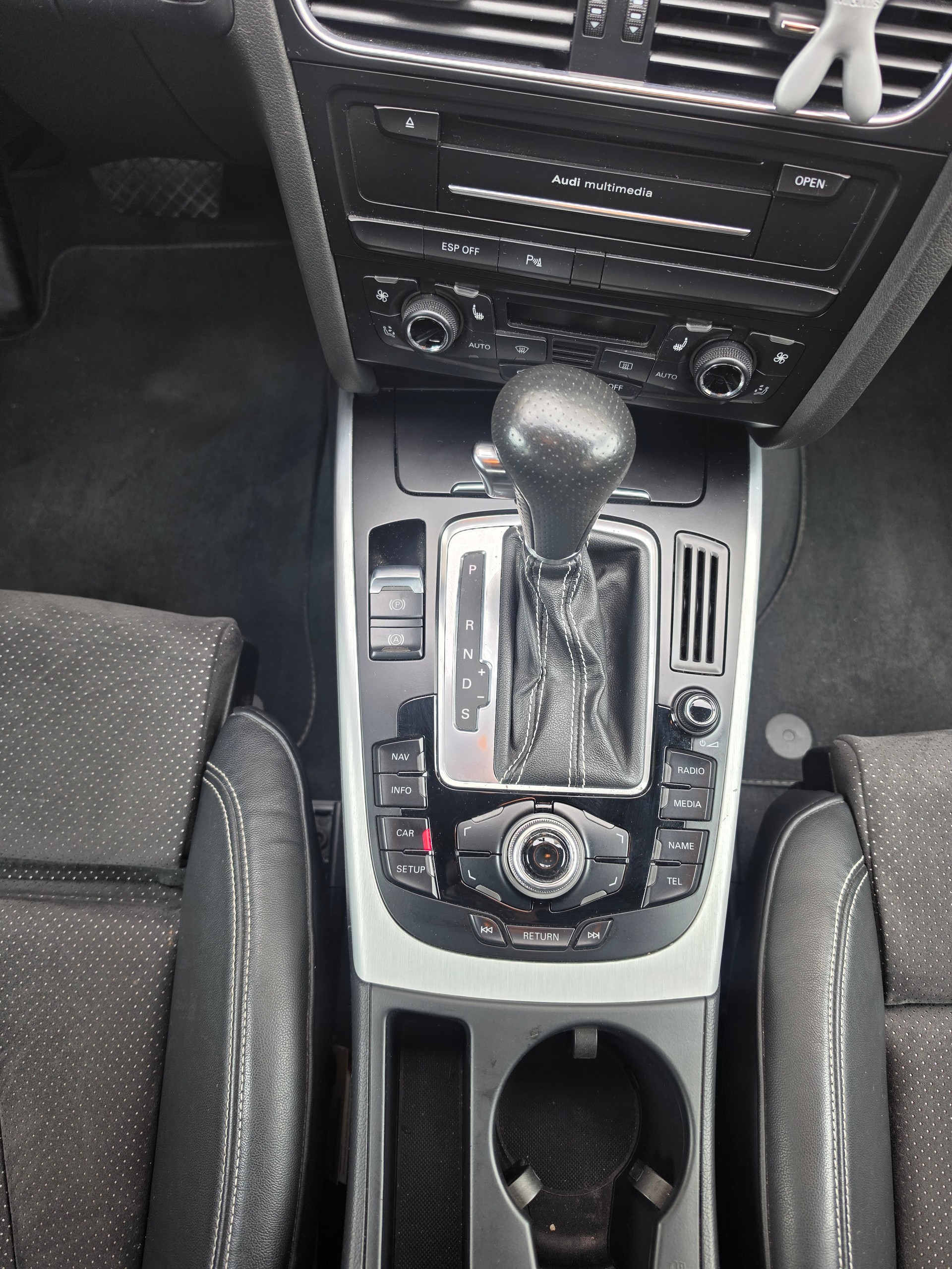 AUDI A4 Avant 2.0 TFSI quattro S-tronic-image-15