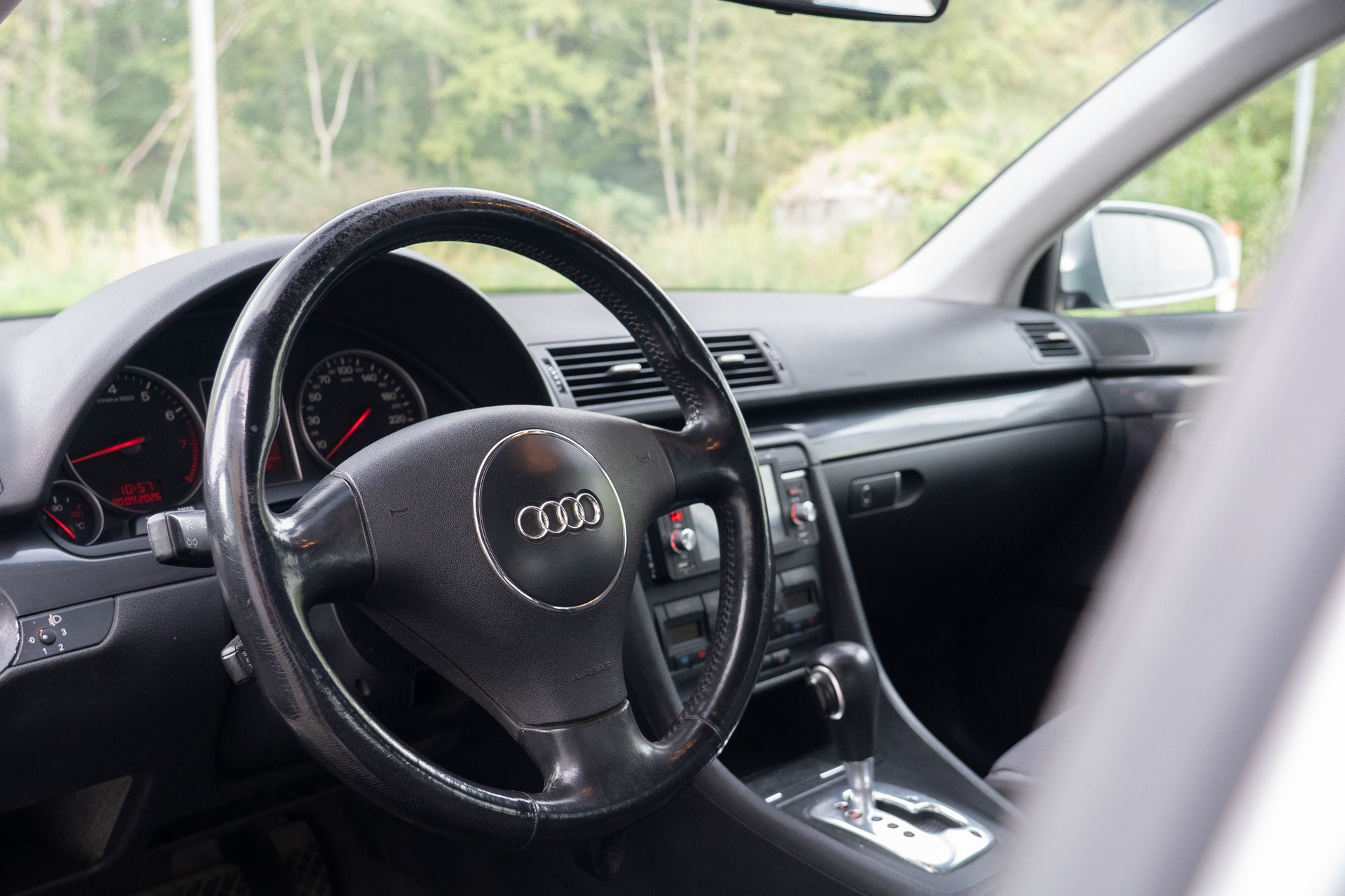 AUDI A4 1.8 T-image-8
