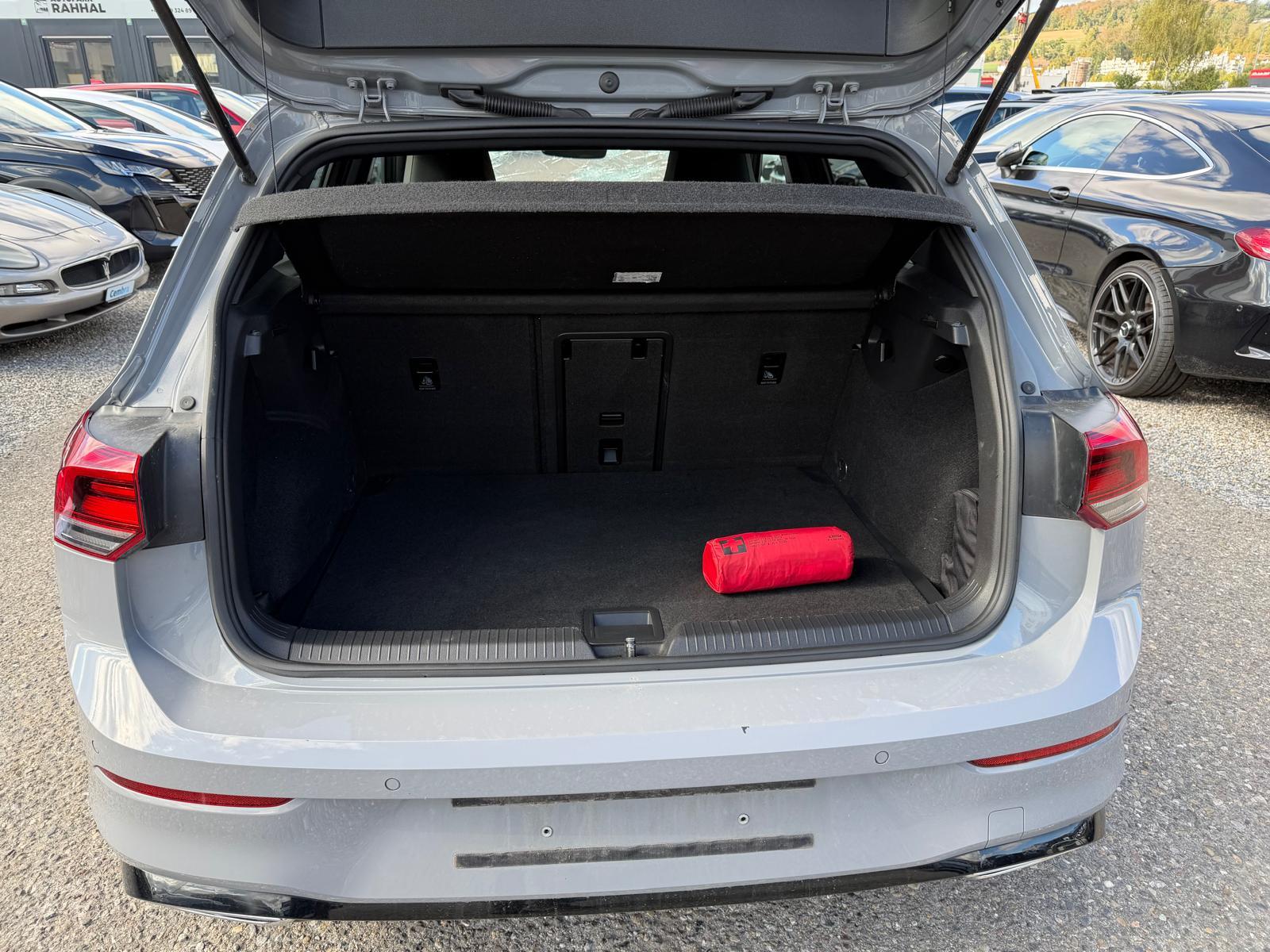 VW Golf VIII 1.5 eTSI R-Line DSG-image-14