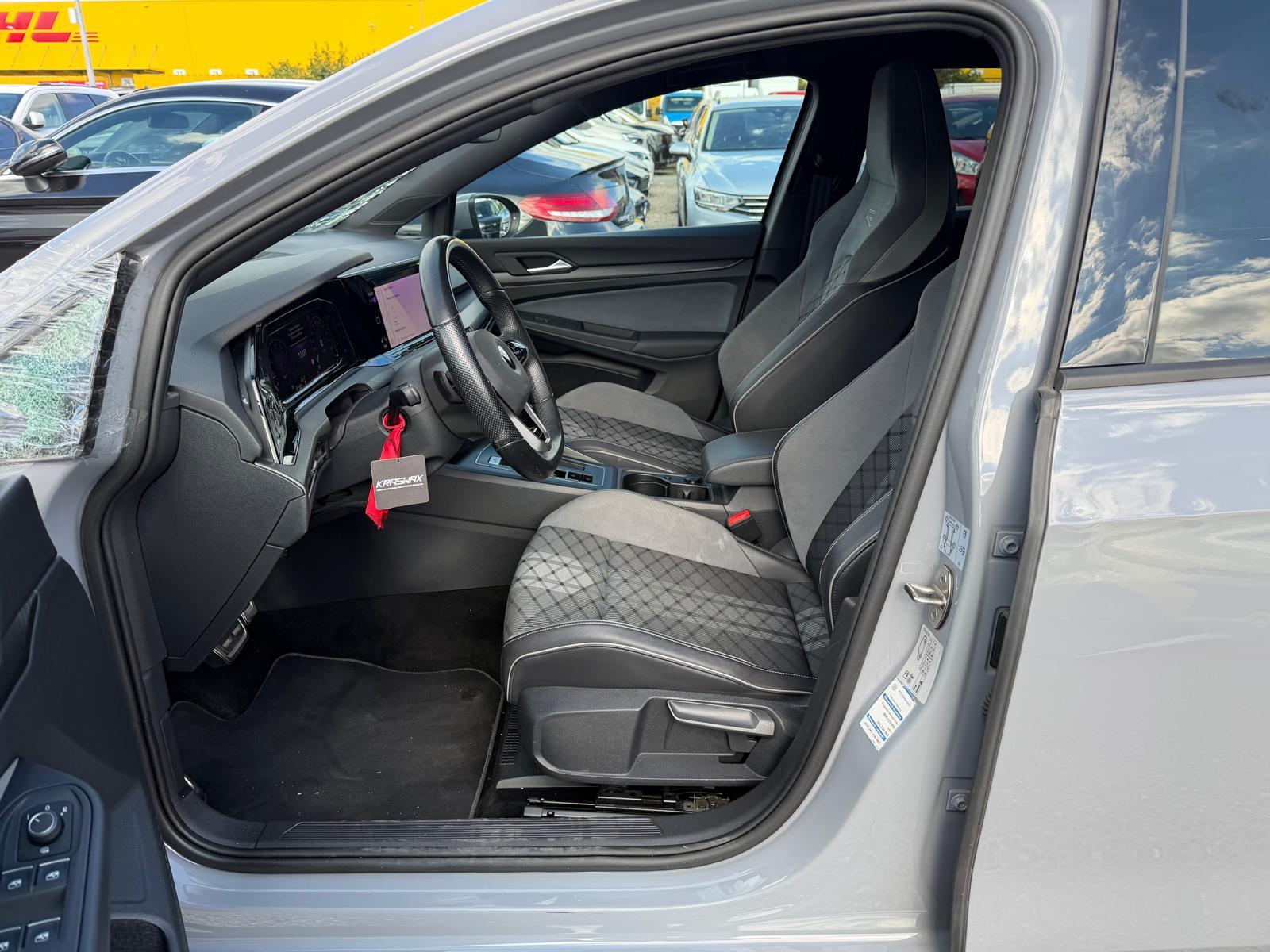 VW Golf VIII 1.5 eTSI R-Line DSG-image-7