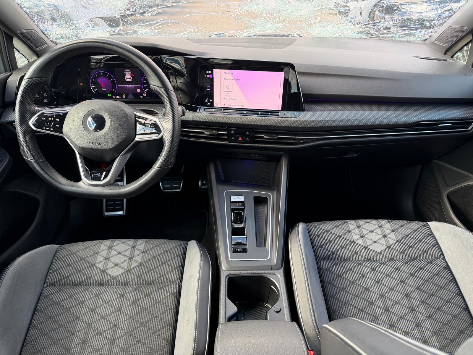 VW Golf VIII 1.5 eTSI R-Line DSG-image-8