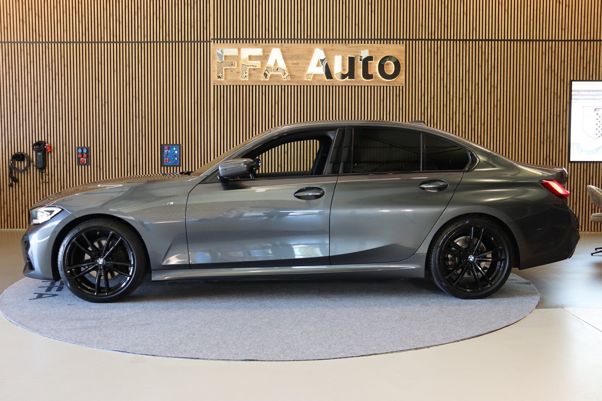 BMW 320d xDrive Pack M Sport-image-10