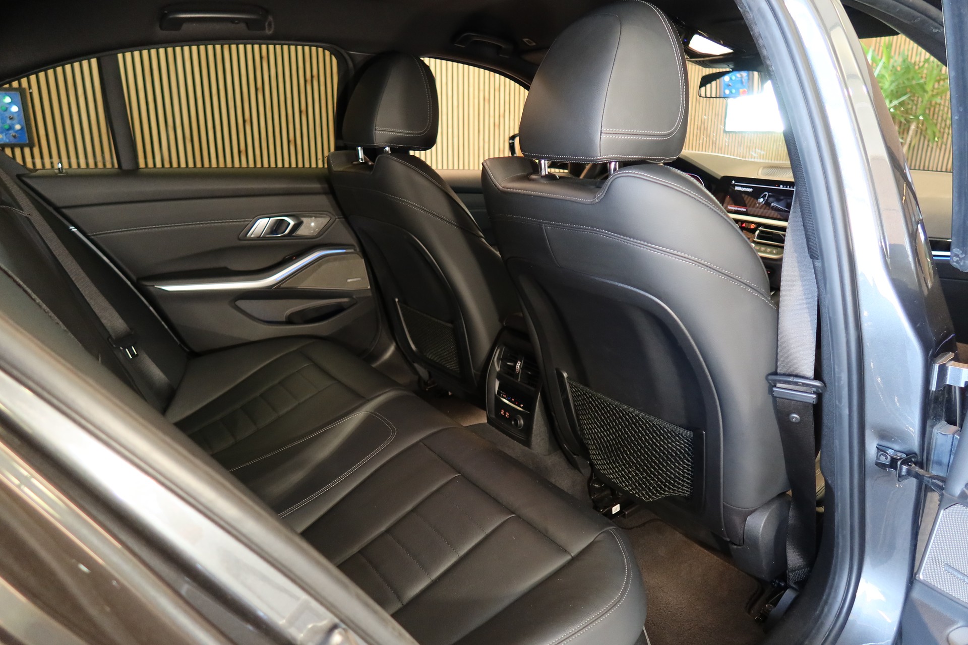 BMW 320d xDrive Pack M Sport-image-14