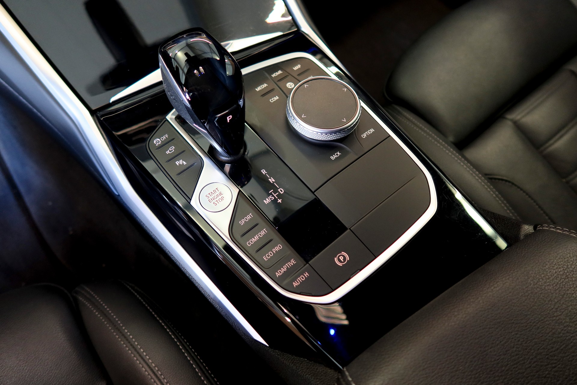 BMW 320d xDrive Pack M Sport-image-12