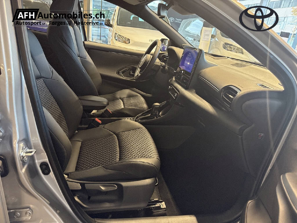 TOYOTA Yaris 1.5 VVT-i HSD Premium-image-16