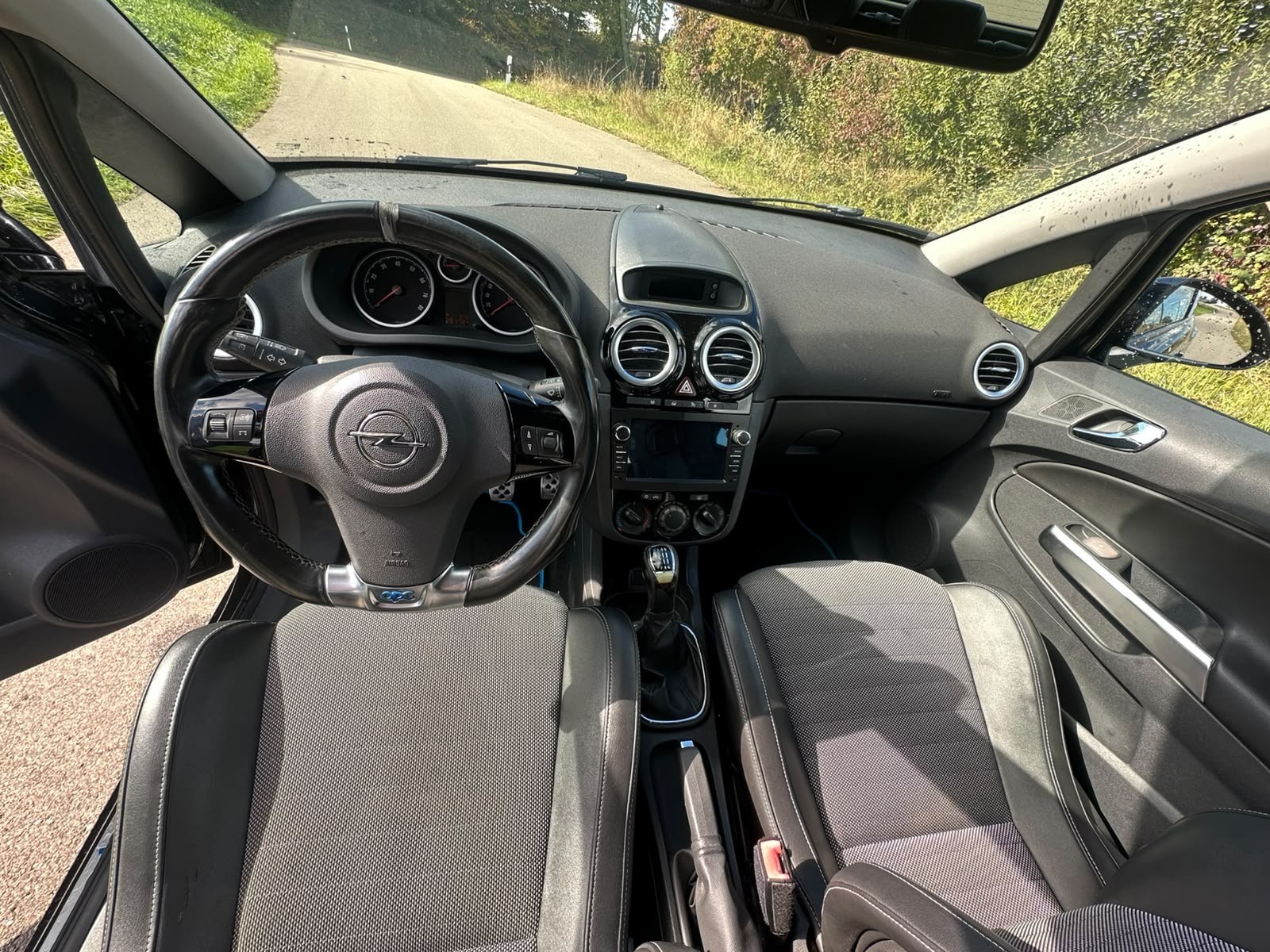 OPEL Corsa 1.6 Turbo OPC-image-10