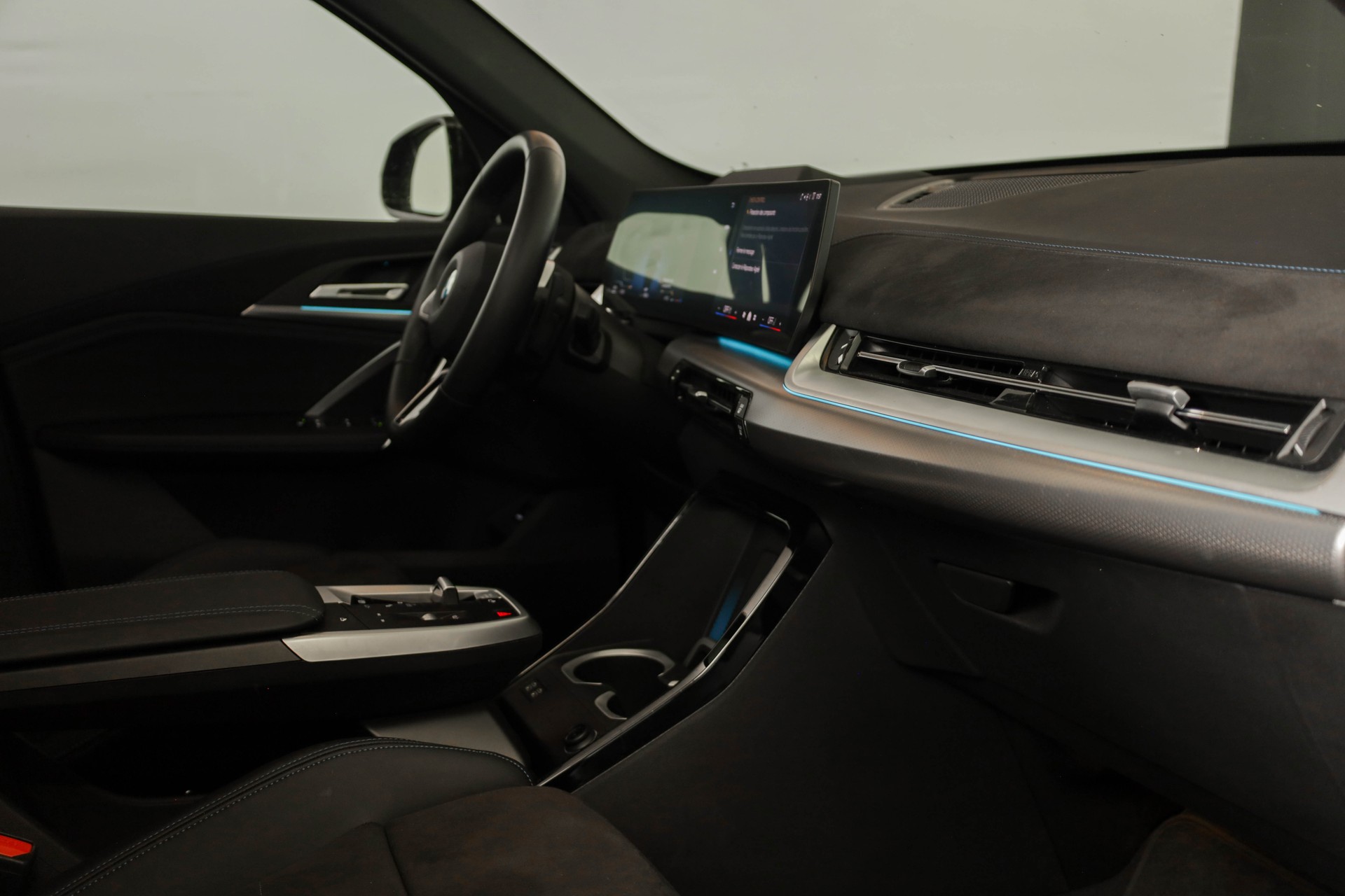 BMW X1 xDrive 23d 48V M Sport Pro • Toit panoramique • Head-Up Display • Attelage-image-8