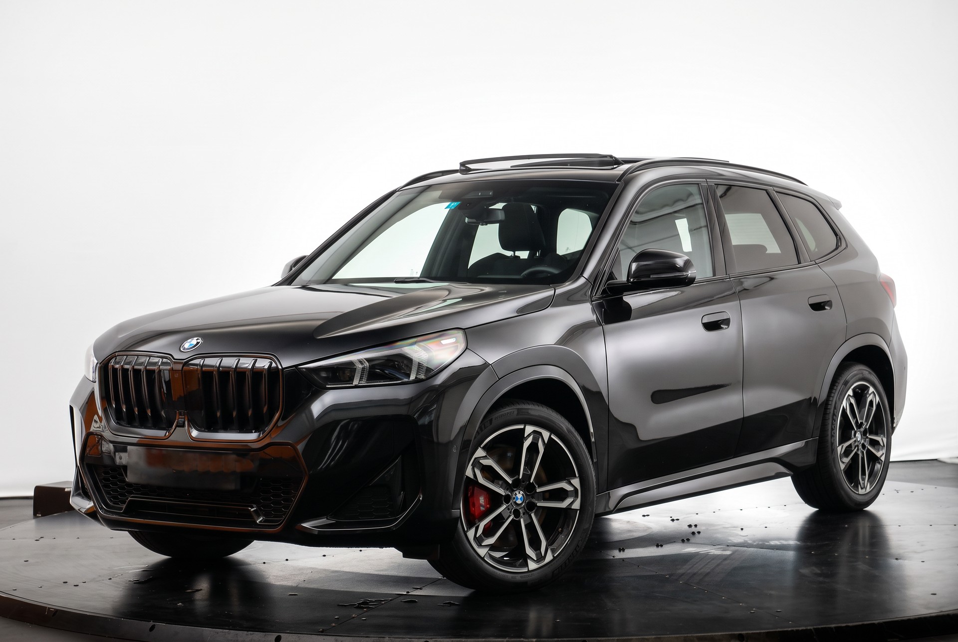 BMW X1 xDrive 23d 48V M Sport Pro • Toit panoramique • Head-Up Display • Attelage-image-4