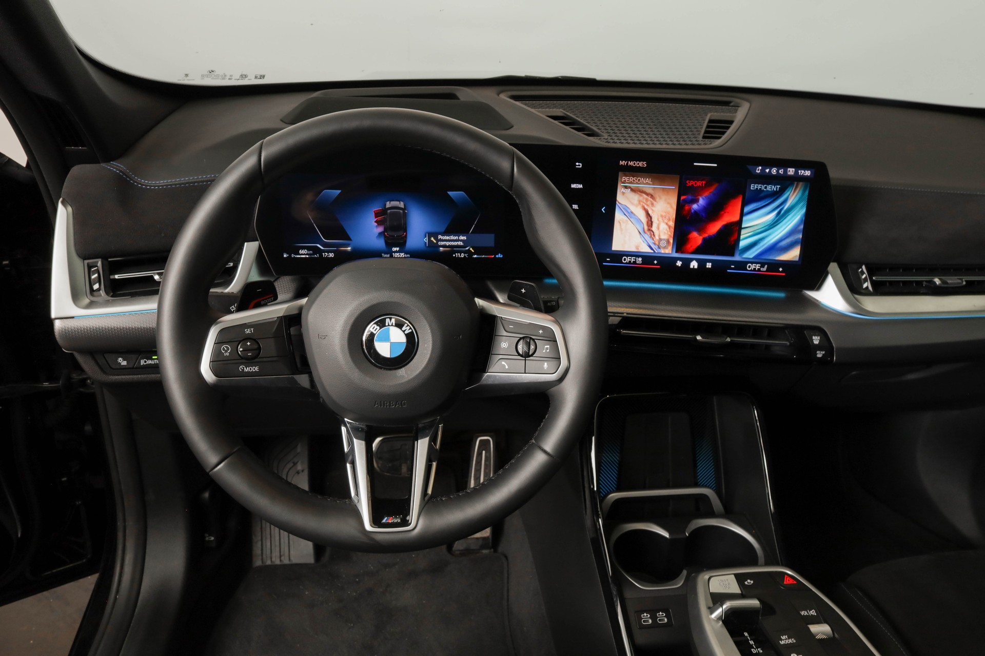 BMW X1 xDrive 23d 48V M Sport Pro • Toit panoramique • Head-Up Display • Attelage-image-12