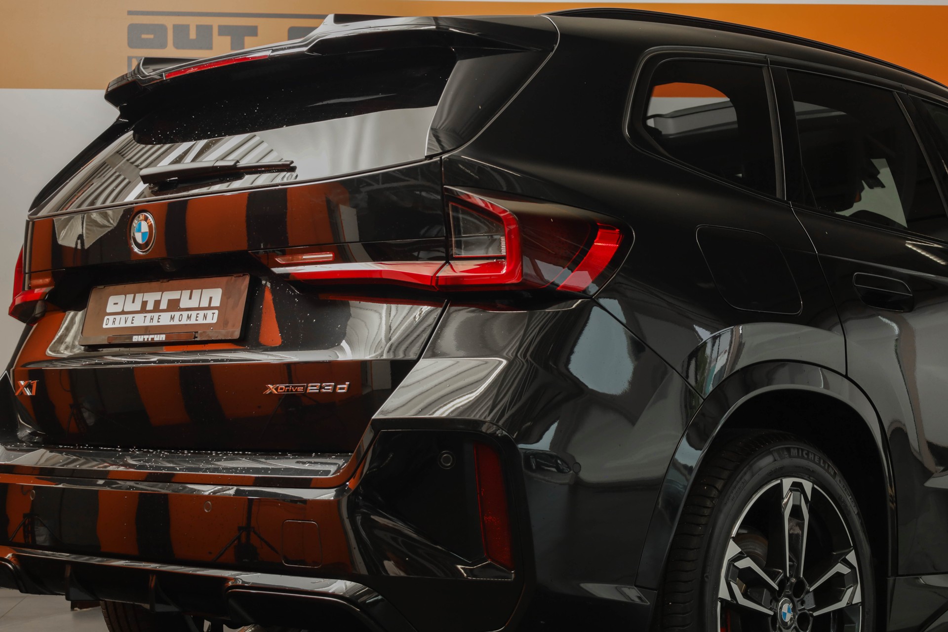 BMW X1 xDrive 23d 48V M Sport Pro • Toit panoramique • Head-Up Display • Attelage-image-20