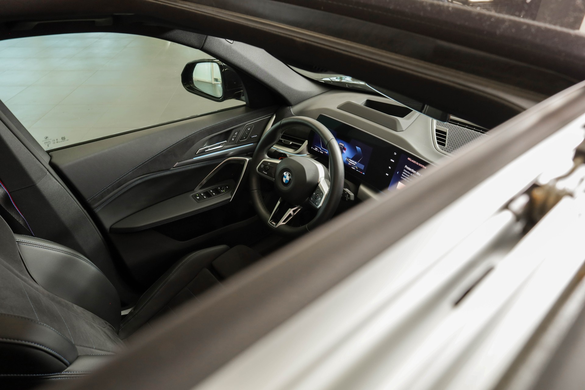 BMW X1 xDrive 23d 48V M Sport Pro • Toit panoramique • Head-Up Display • Attelage-image-21