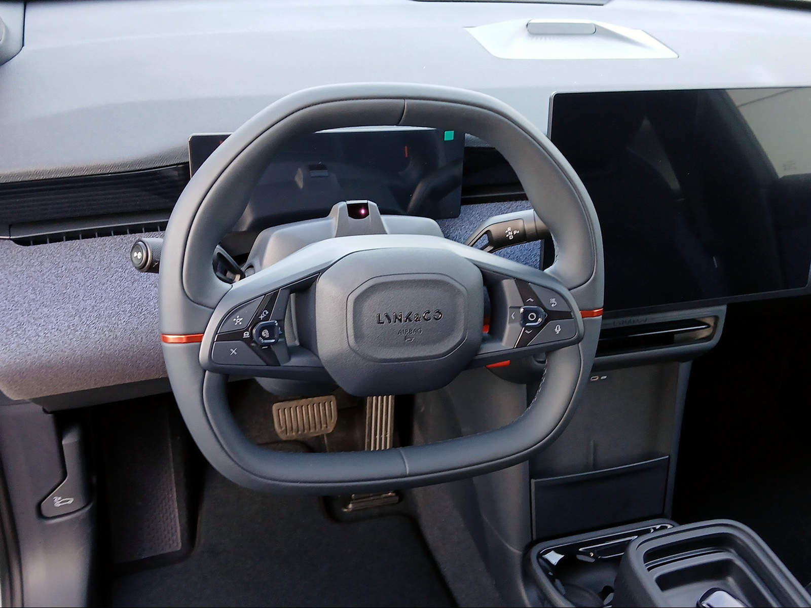 LYNK & CO 02 More-image-11