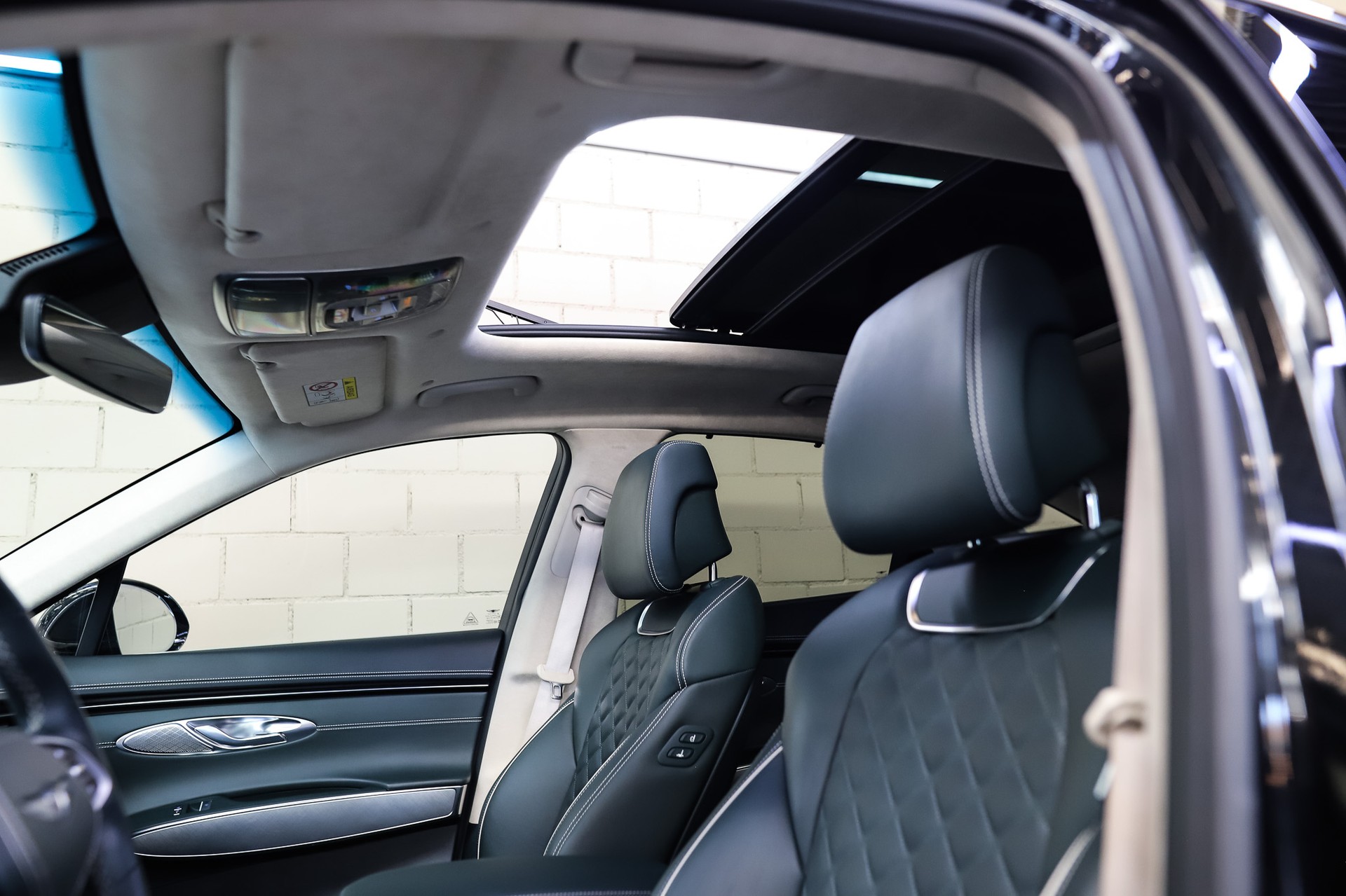 GENESIS GV70 Electrified Sport kWh 77,4 AWD * VIK Black *-image-12