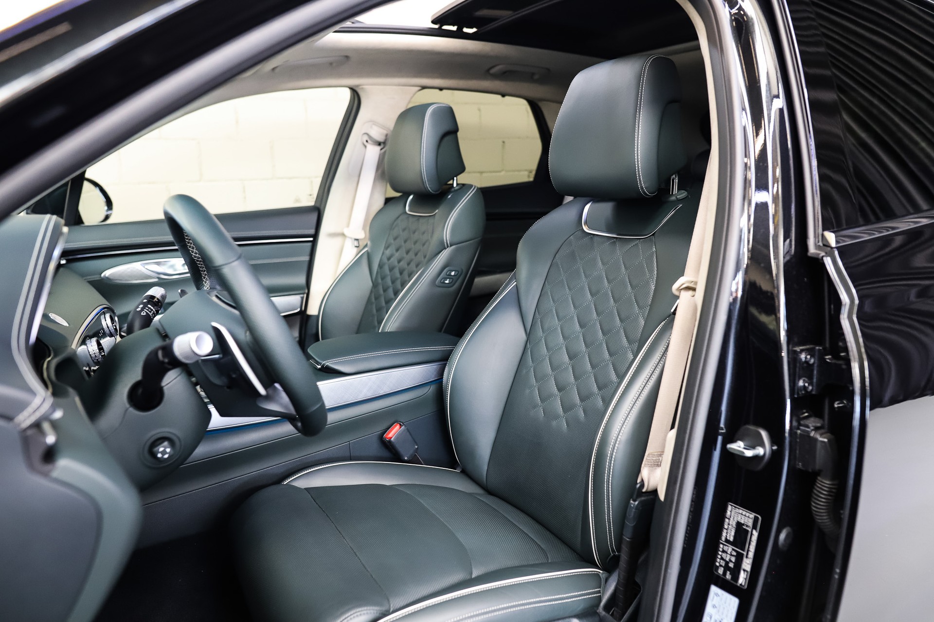 GENESIS GV70 Electrified Sport kWh 77,4 AWD * VIK Black *-image-10