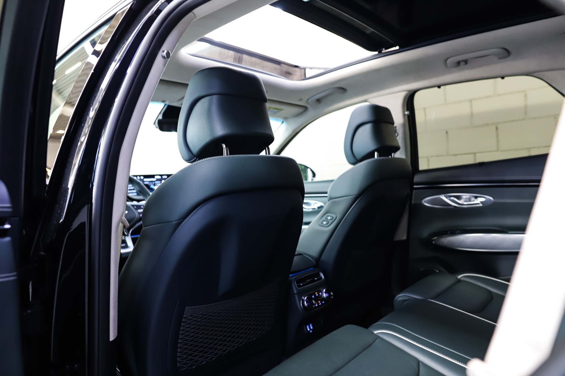 GENESIS GV70 Electrified Sport kWh 77,4 AWD * VIK Black *-image-17