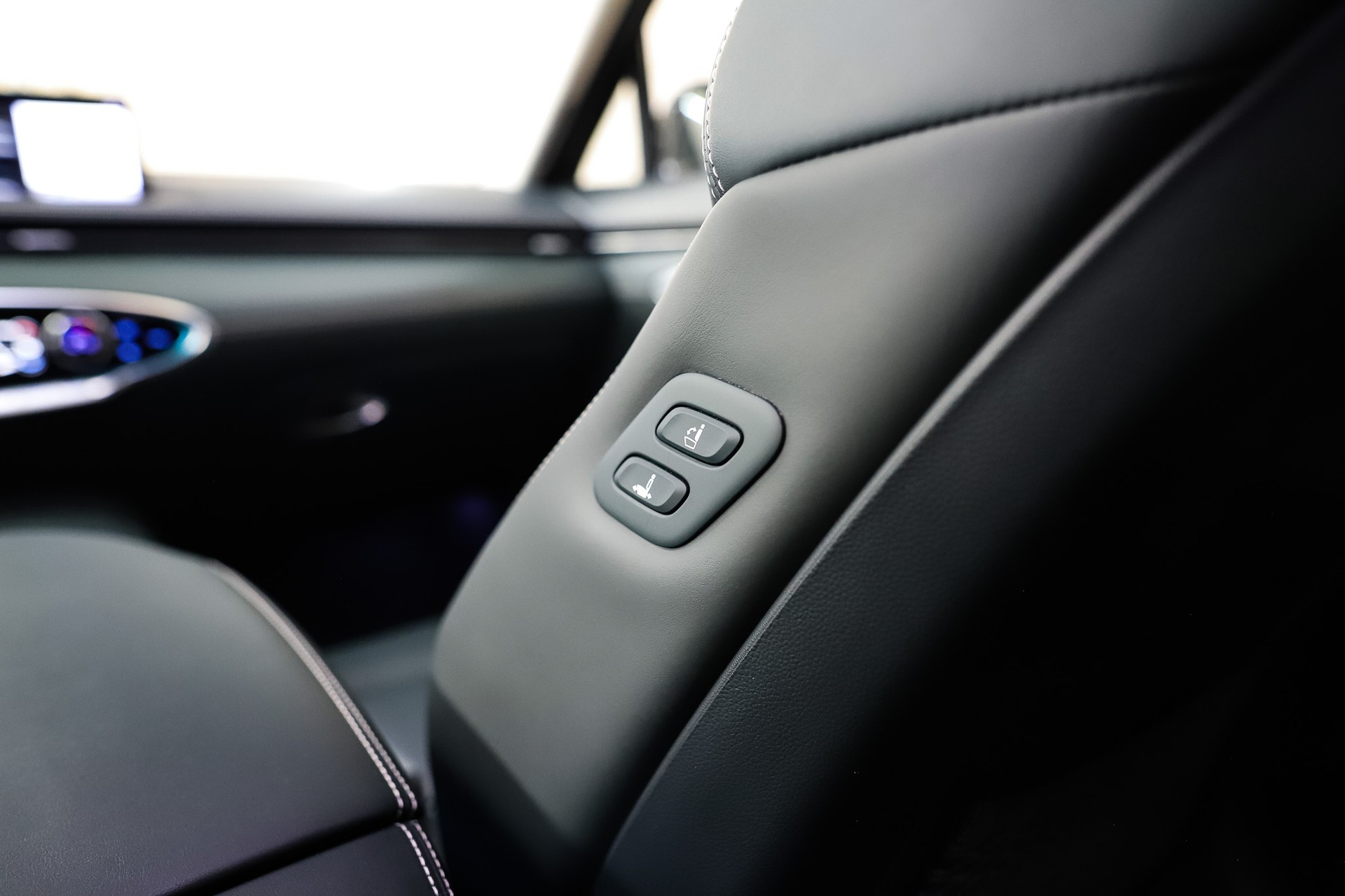 GENESIS GV70 Electrified Sport kWh 77,4 AWD * VIK Black *-image-20