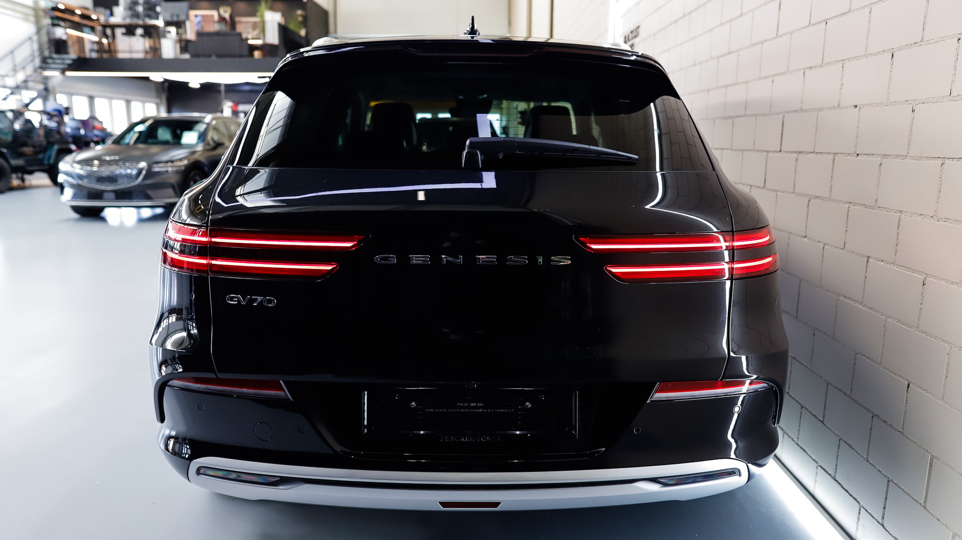 GENESIS GV70 Electrified Sport kWh 77,4 AWD * VIK Black *-image-4
