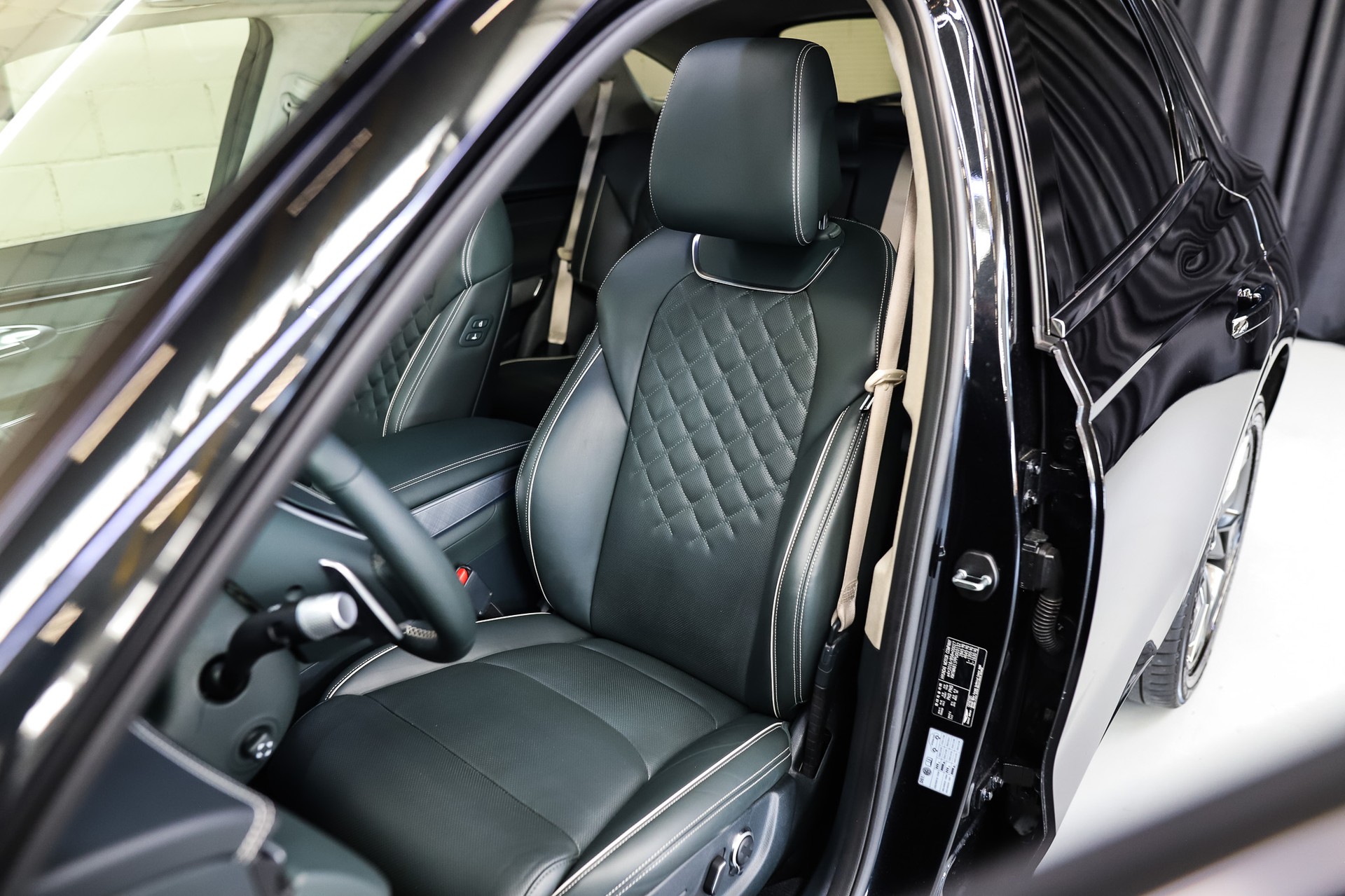 GENESIS GV70 Electrified Sport kWh 77,4 AWD * VIK Black *-image-11