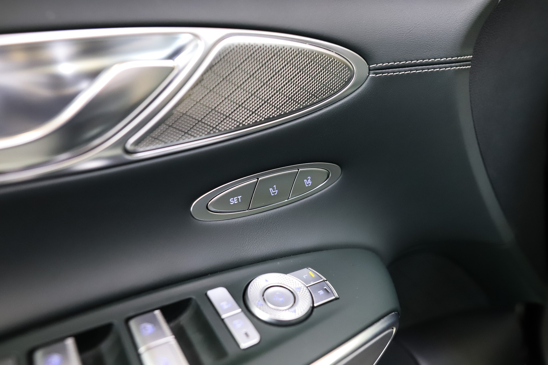 GENESIS GV70 Electrified Sport kWh 77,4 AWD * VIK Black *-image-8