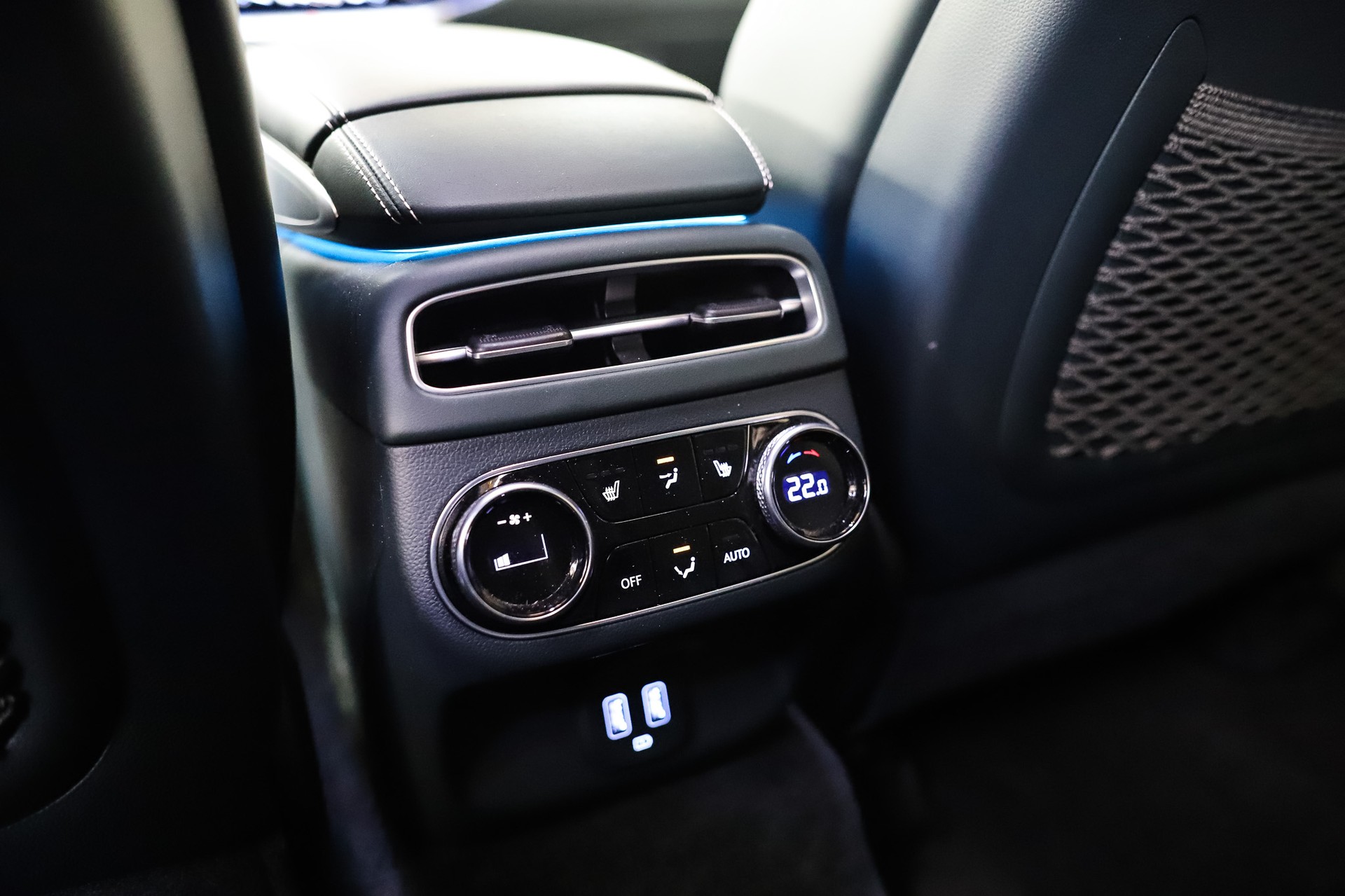 GENESIS GV70 Electrified Sport kWh 77,4 AWD * VIK Black *-image-18