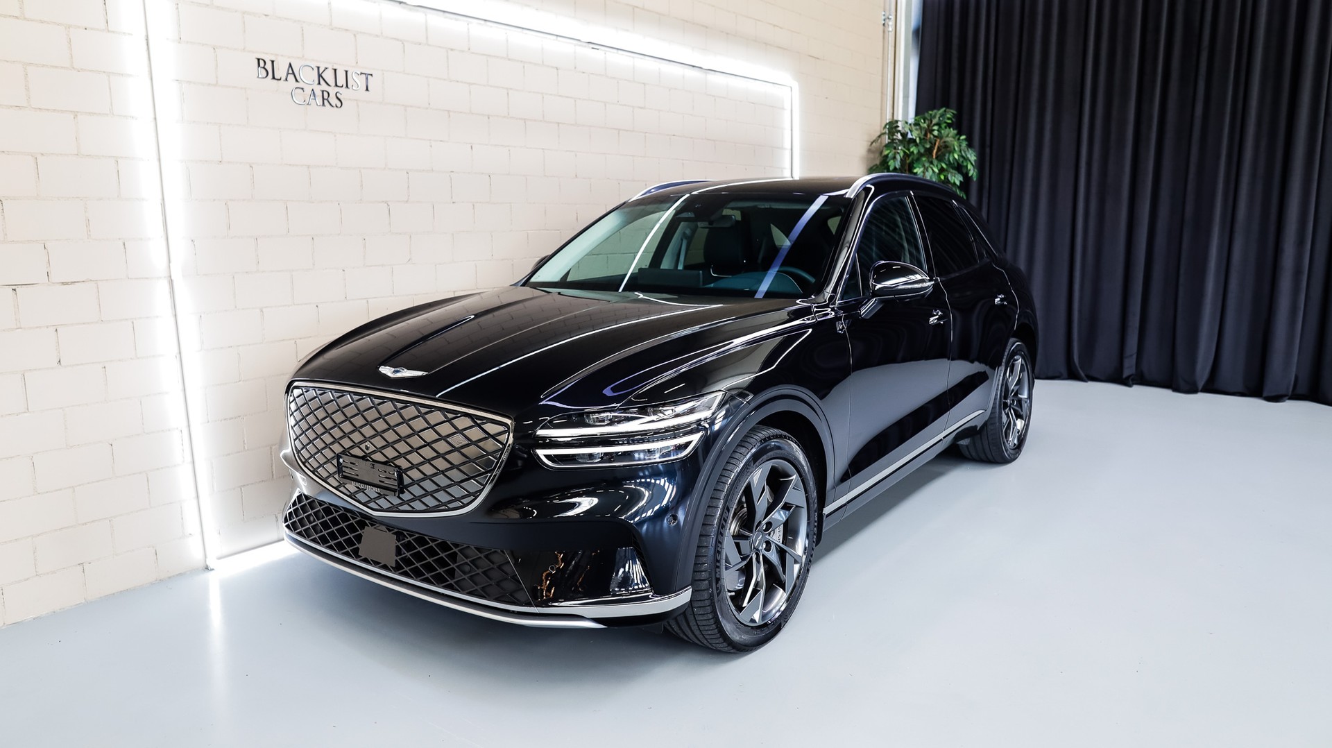 GENESIS GV70 Electrified Sport kWh 77,4 AWD * VIK Black *-image-0
