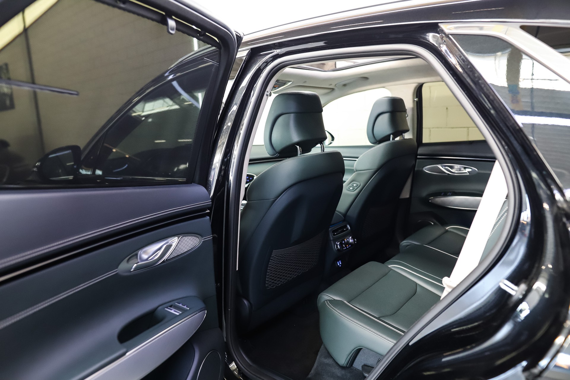 GENESIS GV70 Electrified Sport kWh 77,4 AWD * VIK Black *-image-16