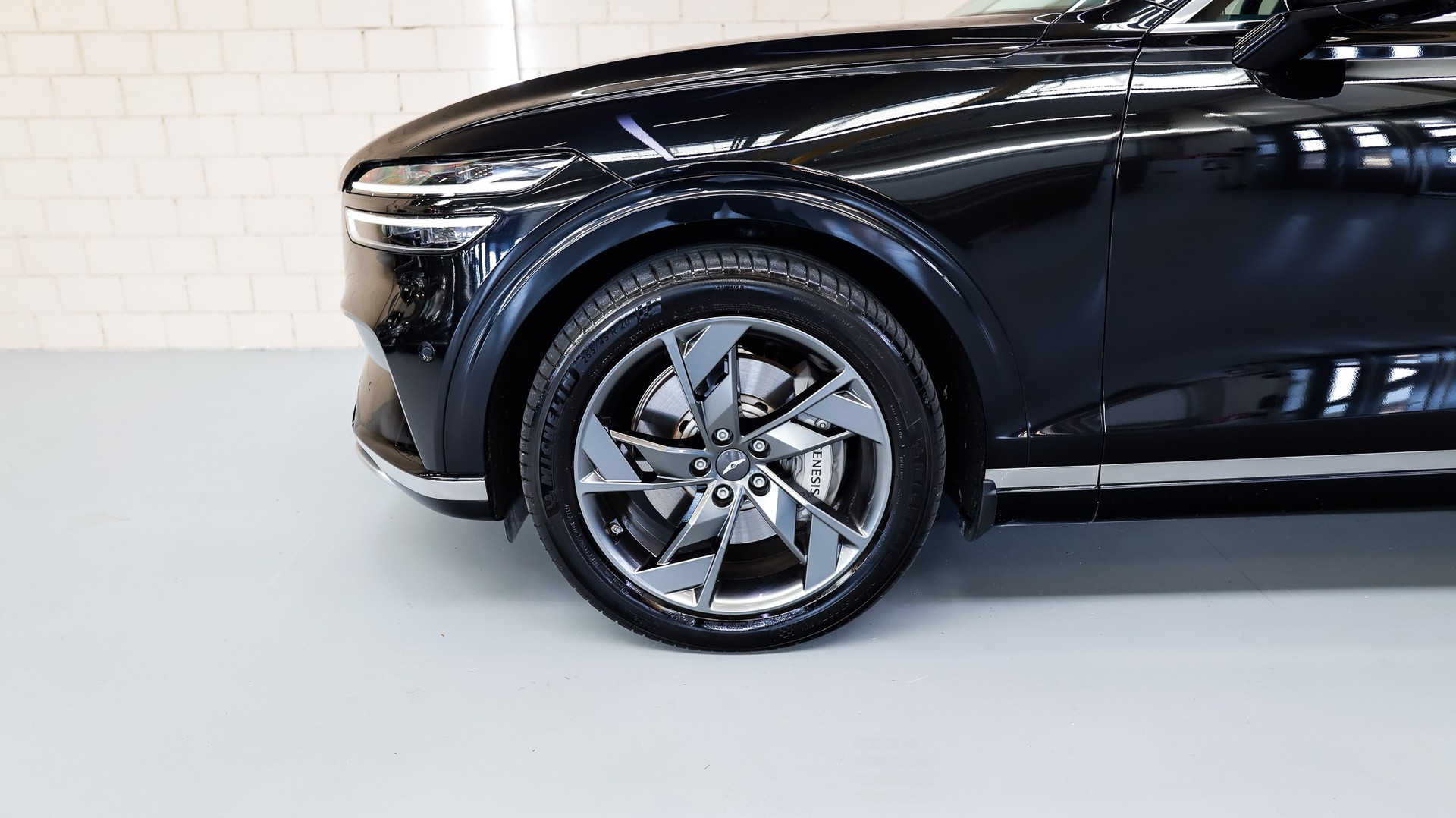 GENESIS GV70 Electrified Sport kWh 77,4 AWD * VIK Black *-image-5