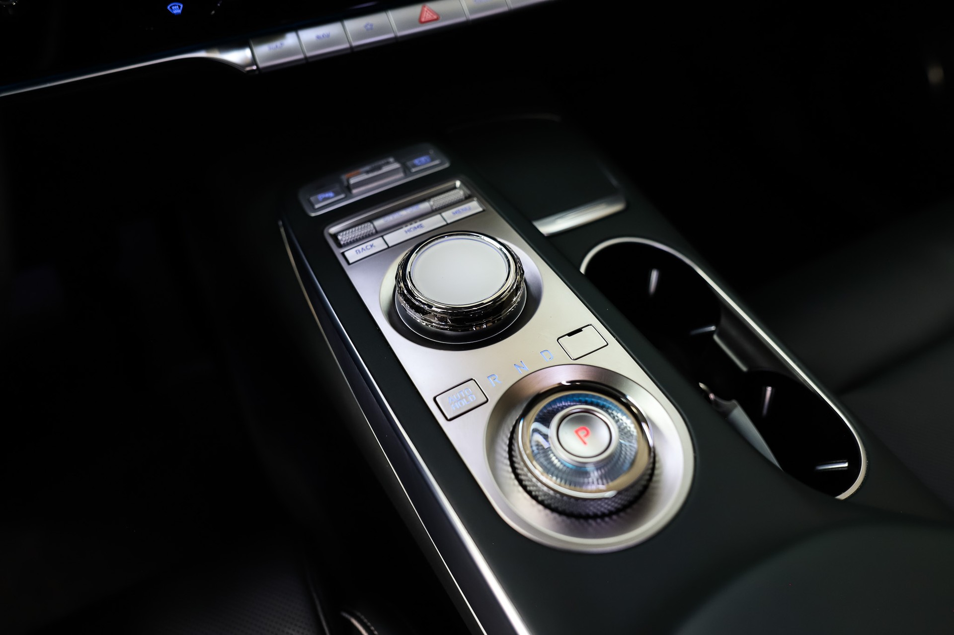 GENESIS GV70 Electrified Sport kWh 77,4 AWD * VIK Black *-image-14
