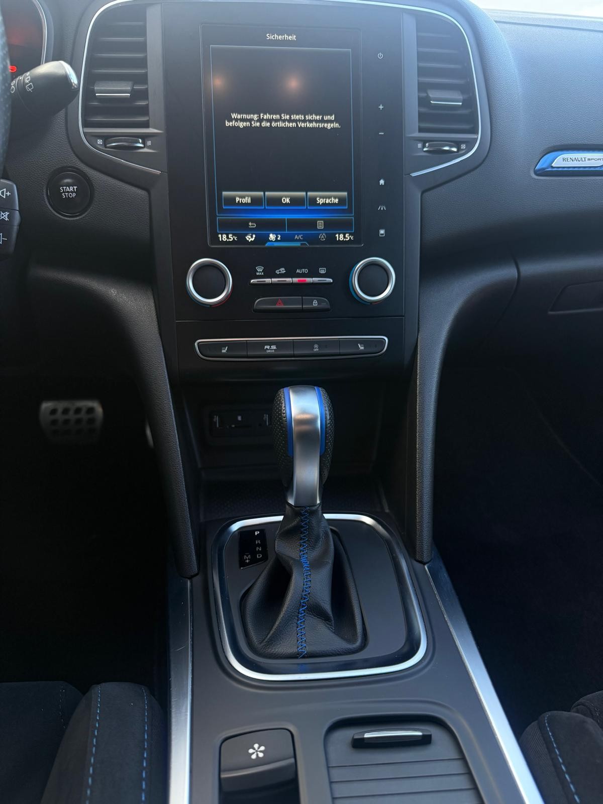 RENAULT Mégane 1.6 16V Turbo GT EDC-image-10
