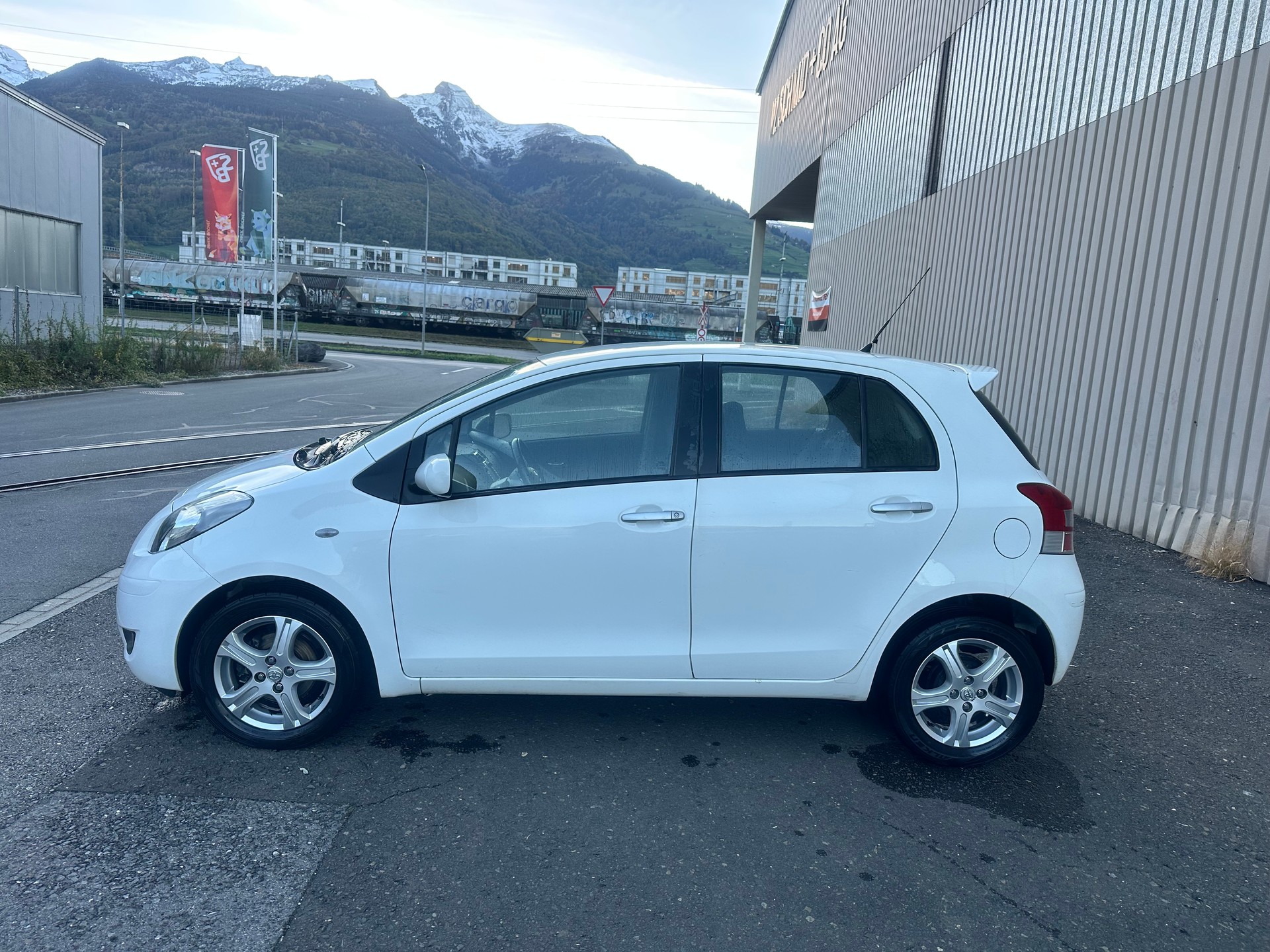 TOYOTA Yaris 1.33 S-image-3