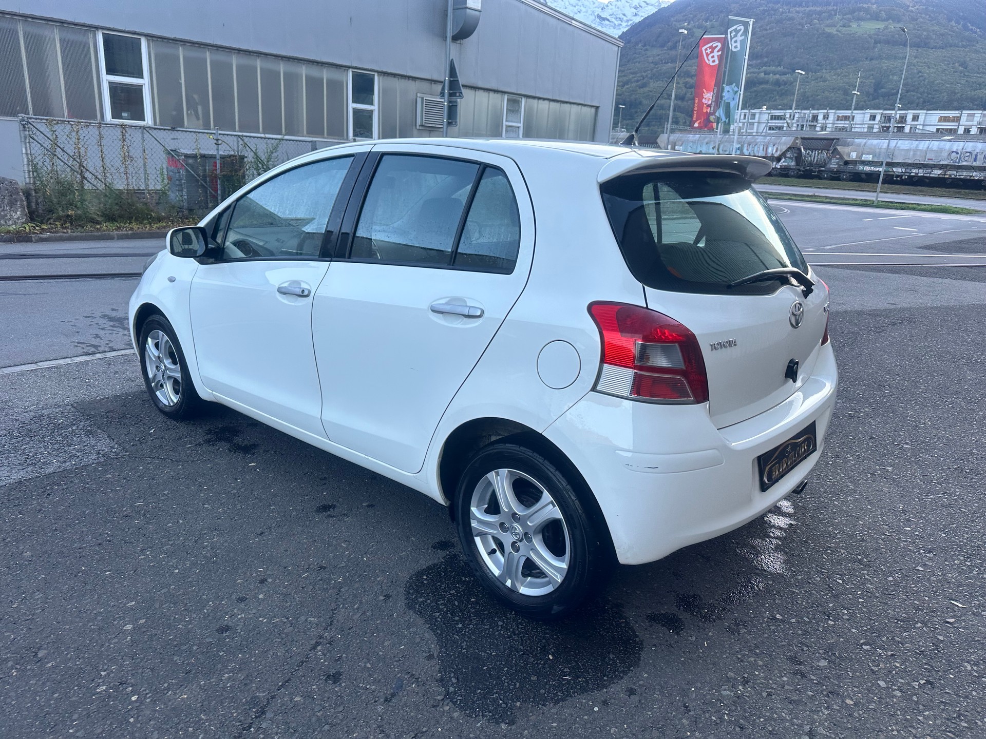TOYOTA Yaris 1.33 S-image-4