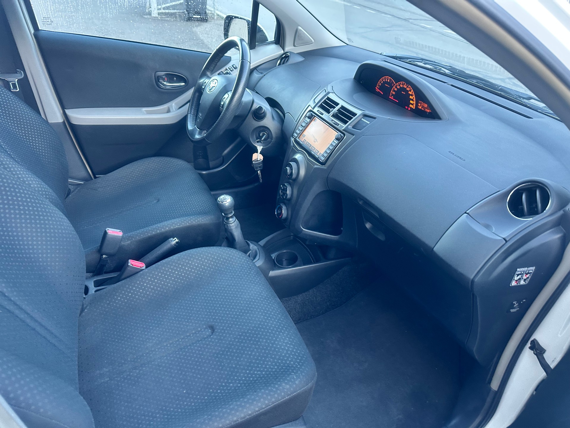TOYOTA Yaris 1.33 S-image-13