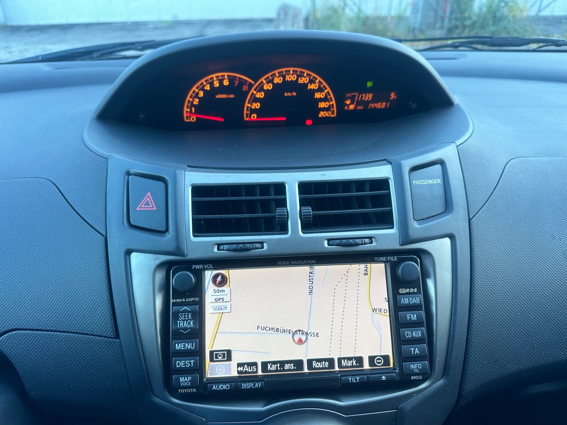 TOYOTA Yaris 1.33 S-image-9