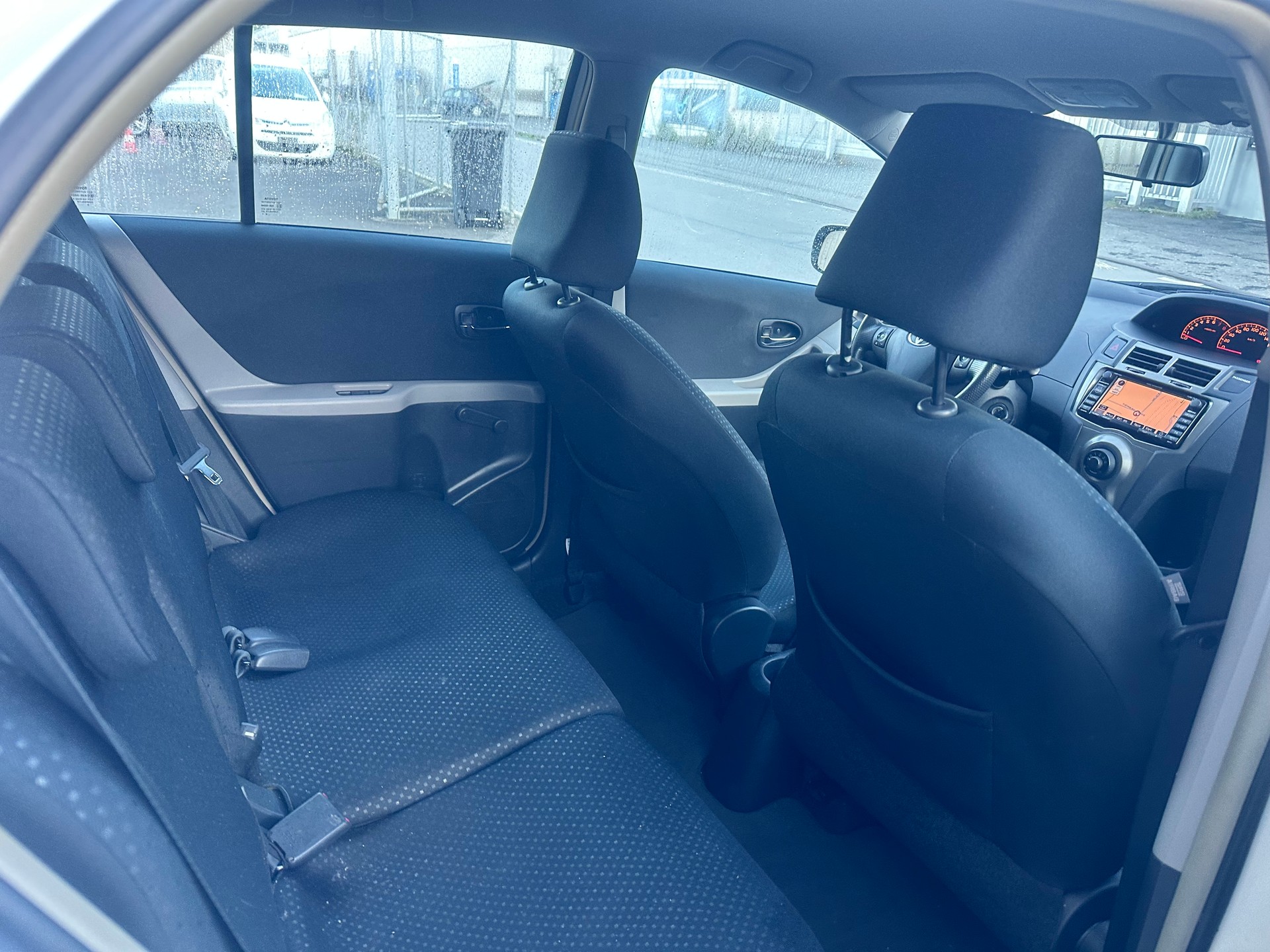 TOYOTA Yaris 1.33 S-image-14