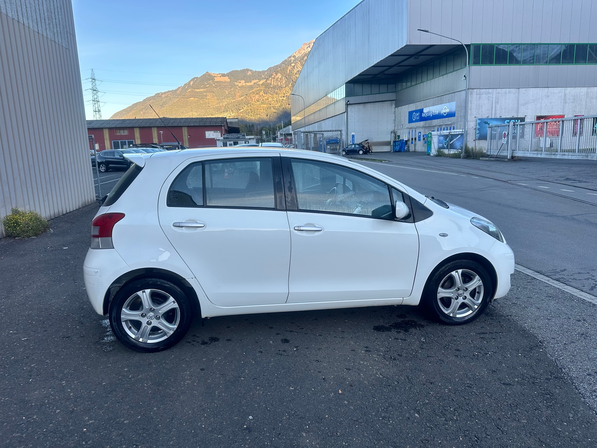 TOYOTA Yaris 1.33 S-image-8