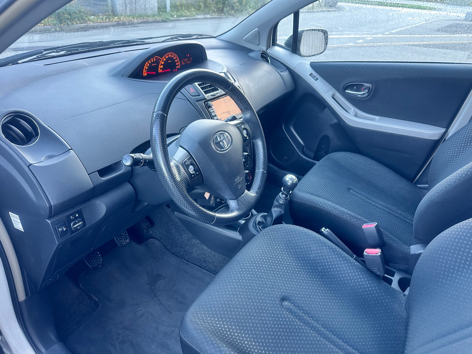 TOYOTA Yaris 1.33 S-image-11