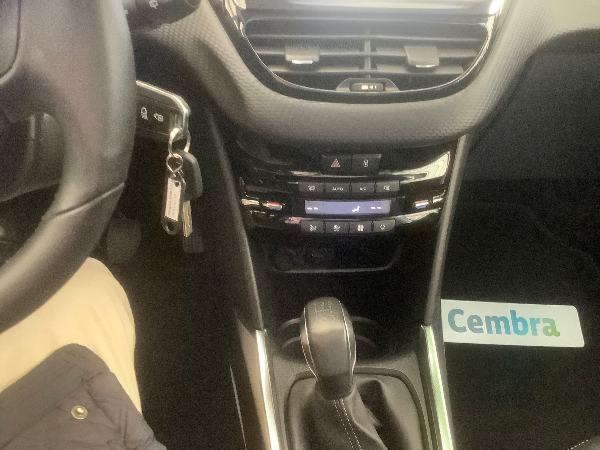 PEUGEOT 2008 1.6 VTI Allure-image-12